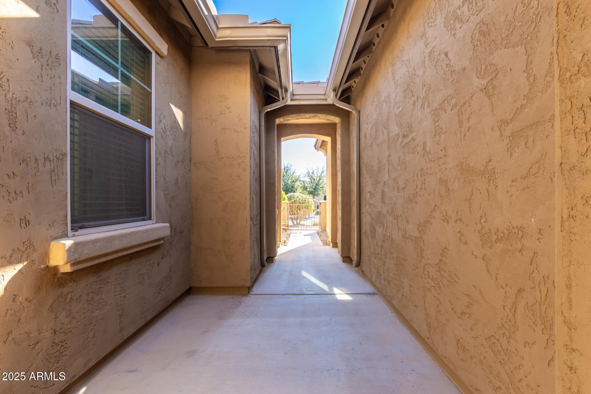 19740 W SHERMAN Street