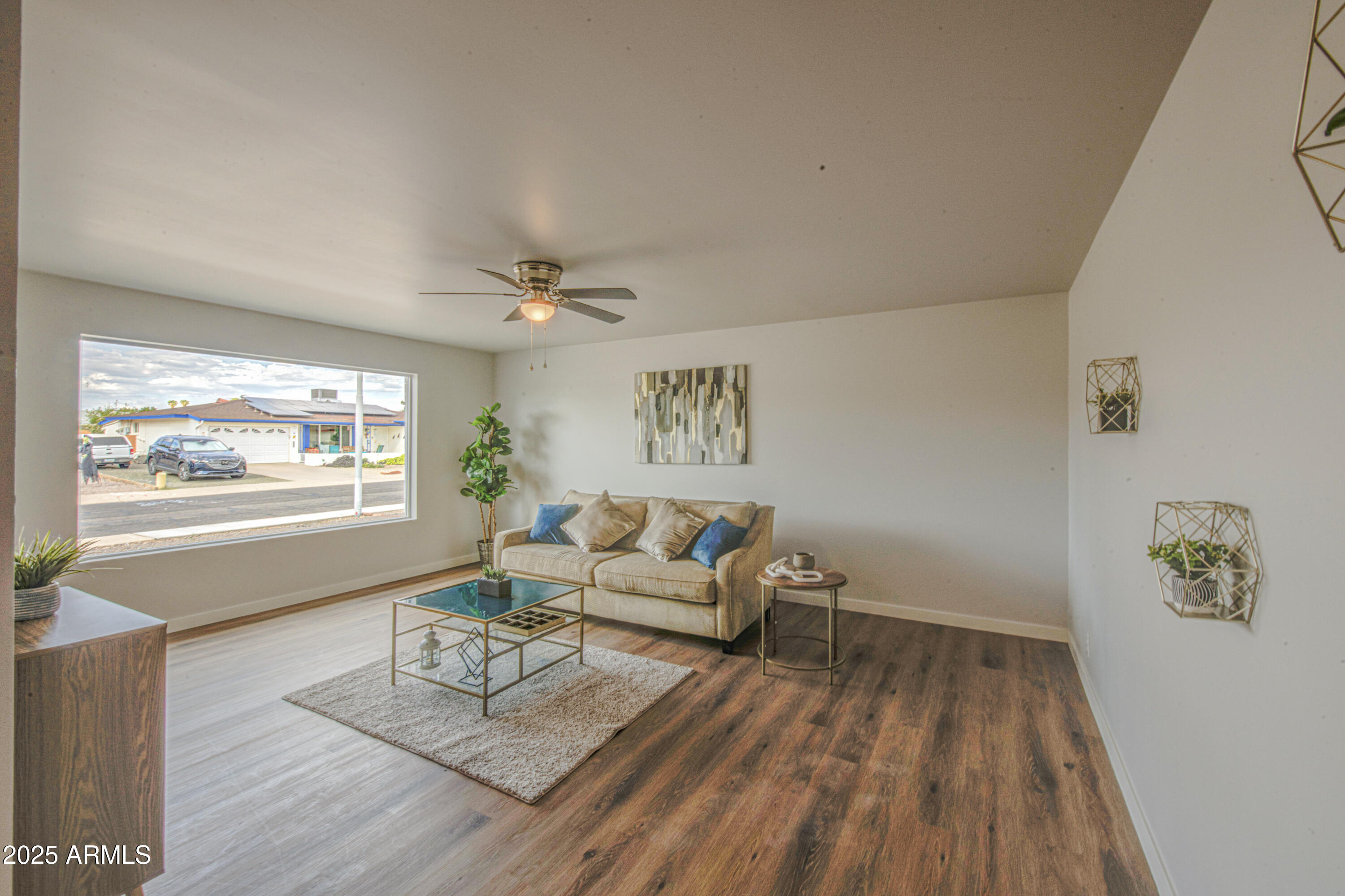 6027 E DUNCAN Street