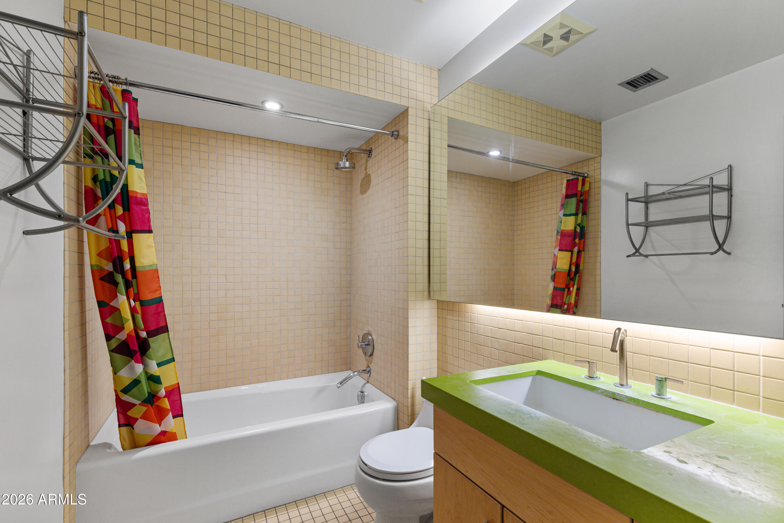 727 E PORTLAND Street 32