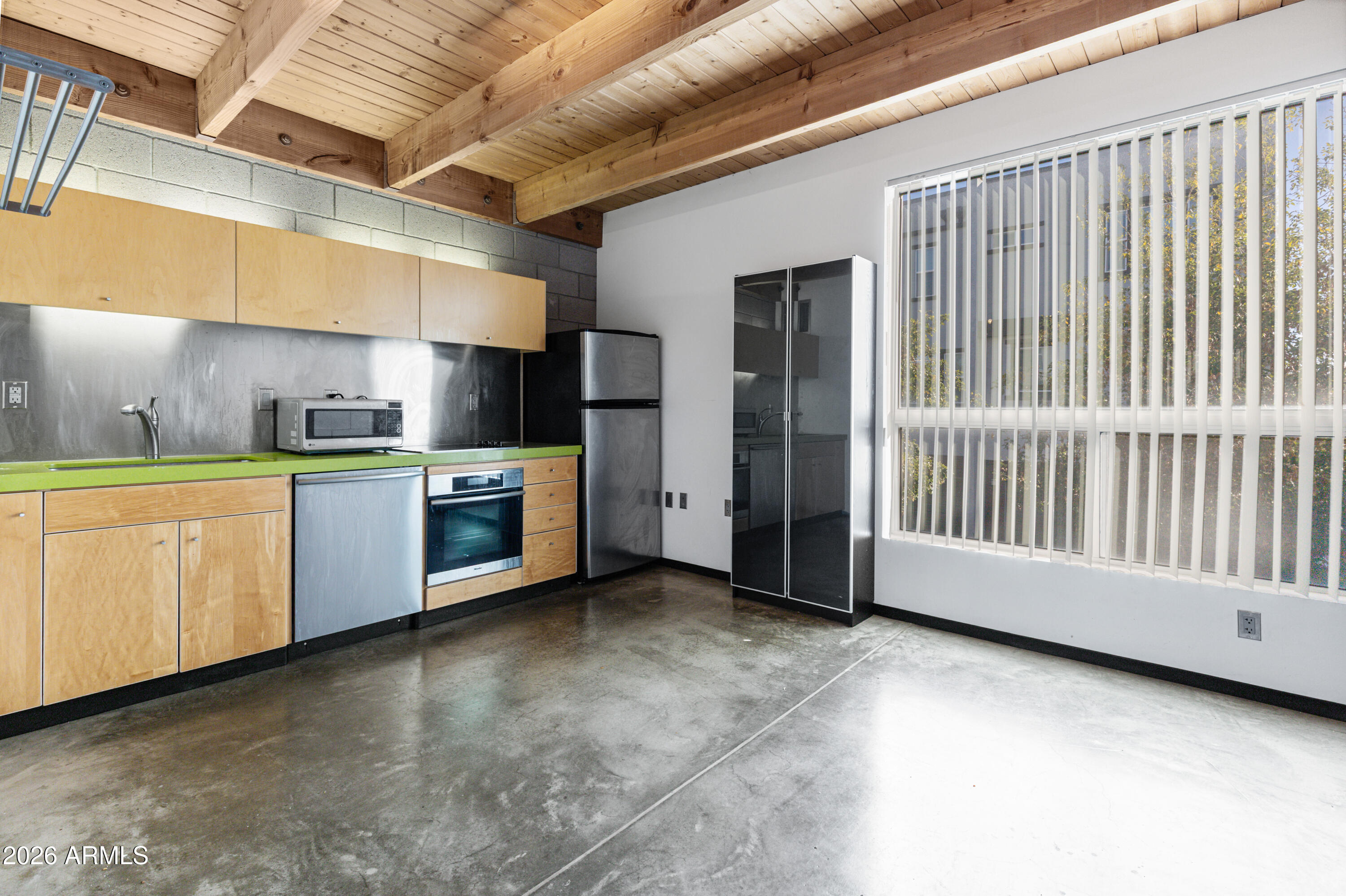 727 E PORTLAND Street 32