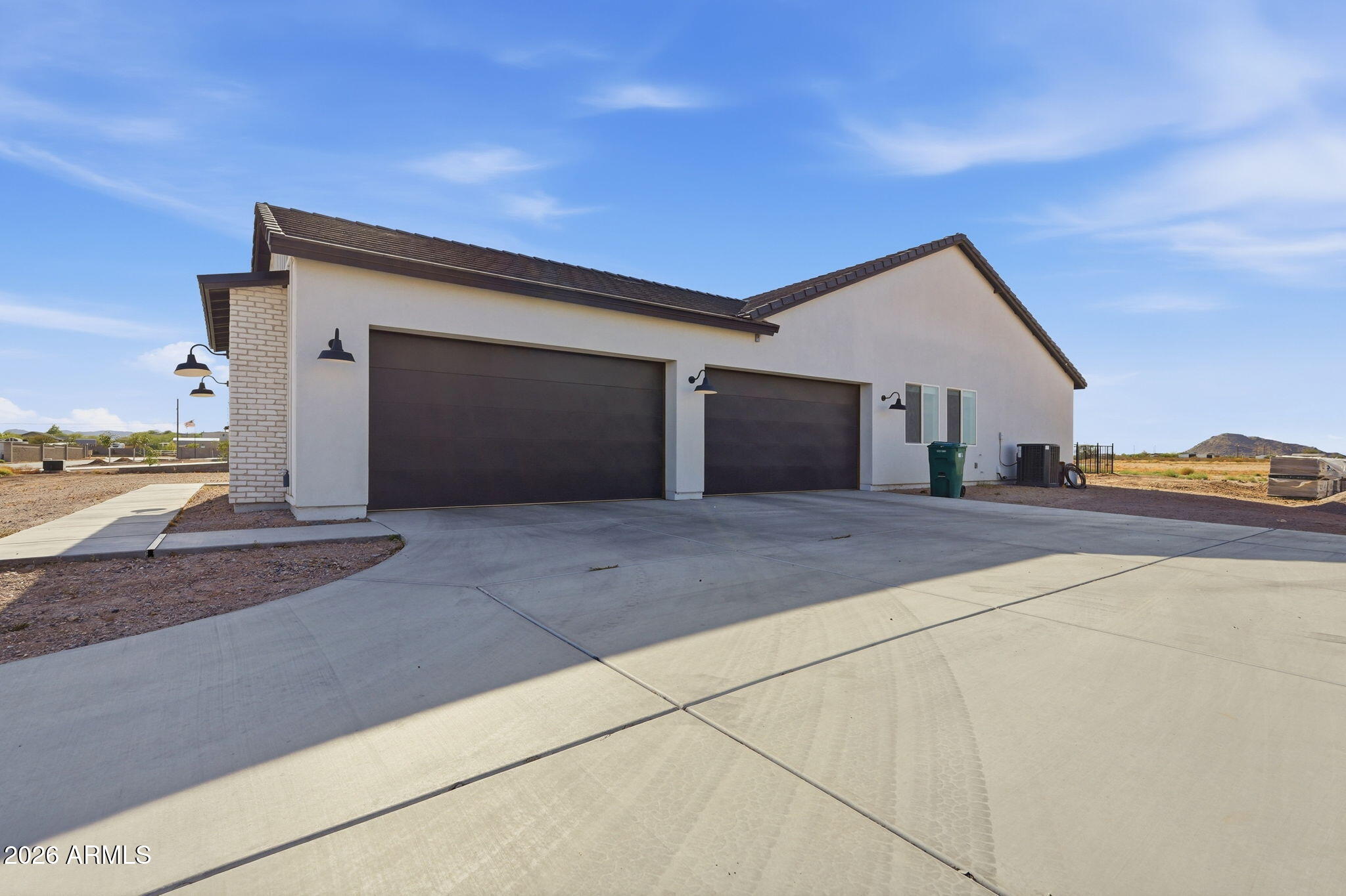 922 W JOYOUS Lane
