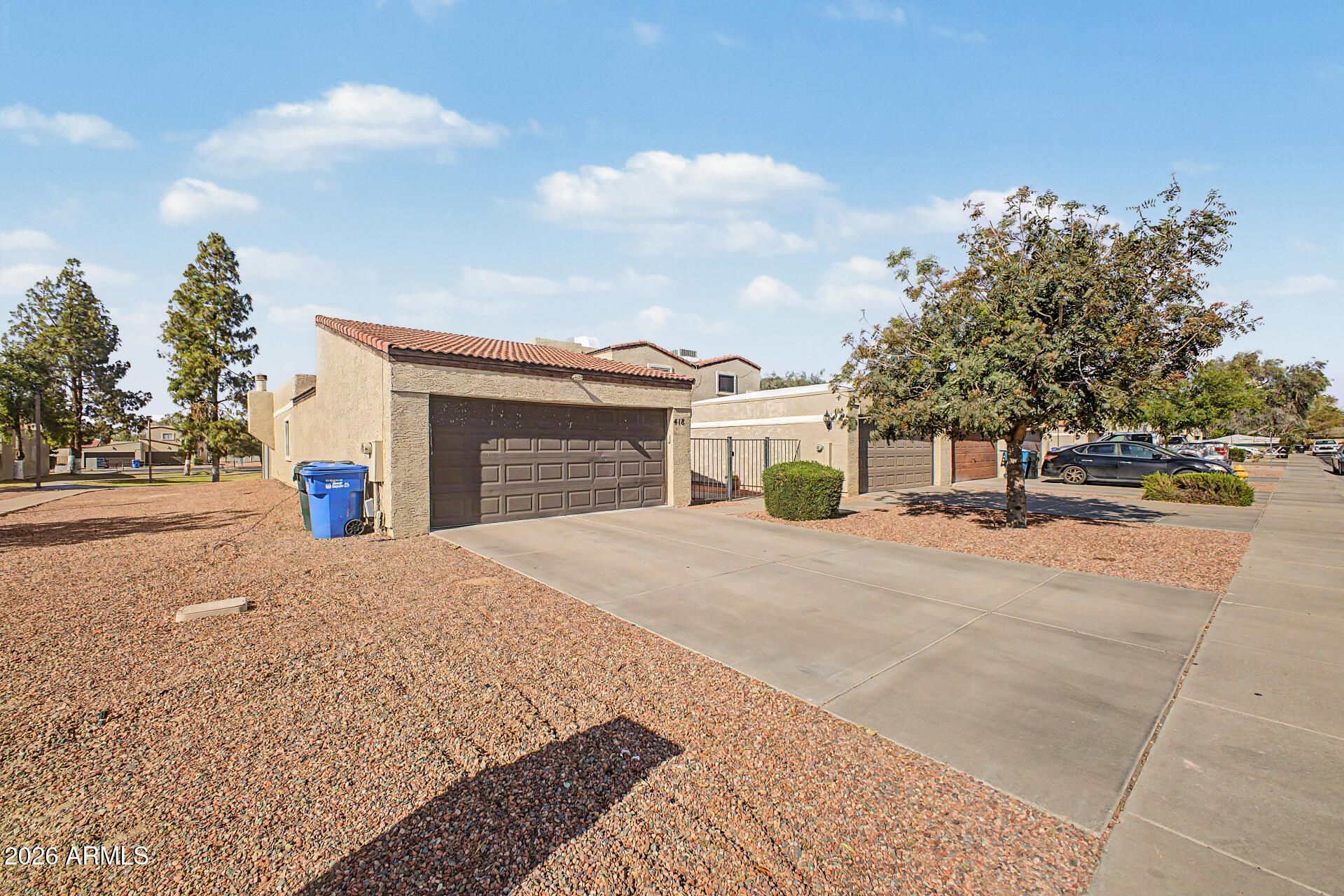 418 E HIDALGO Avenue