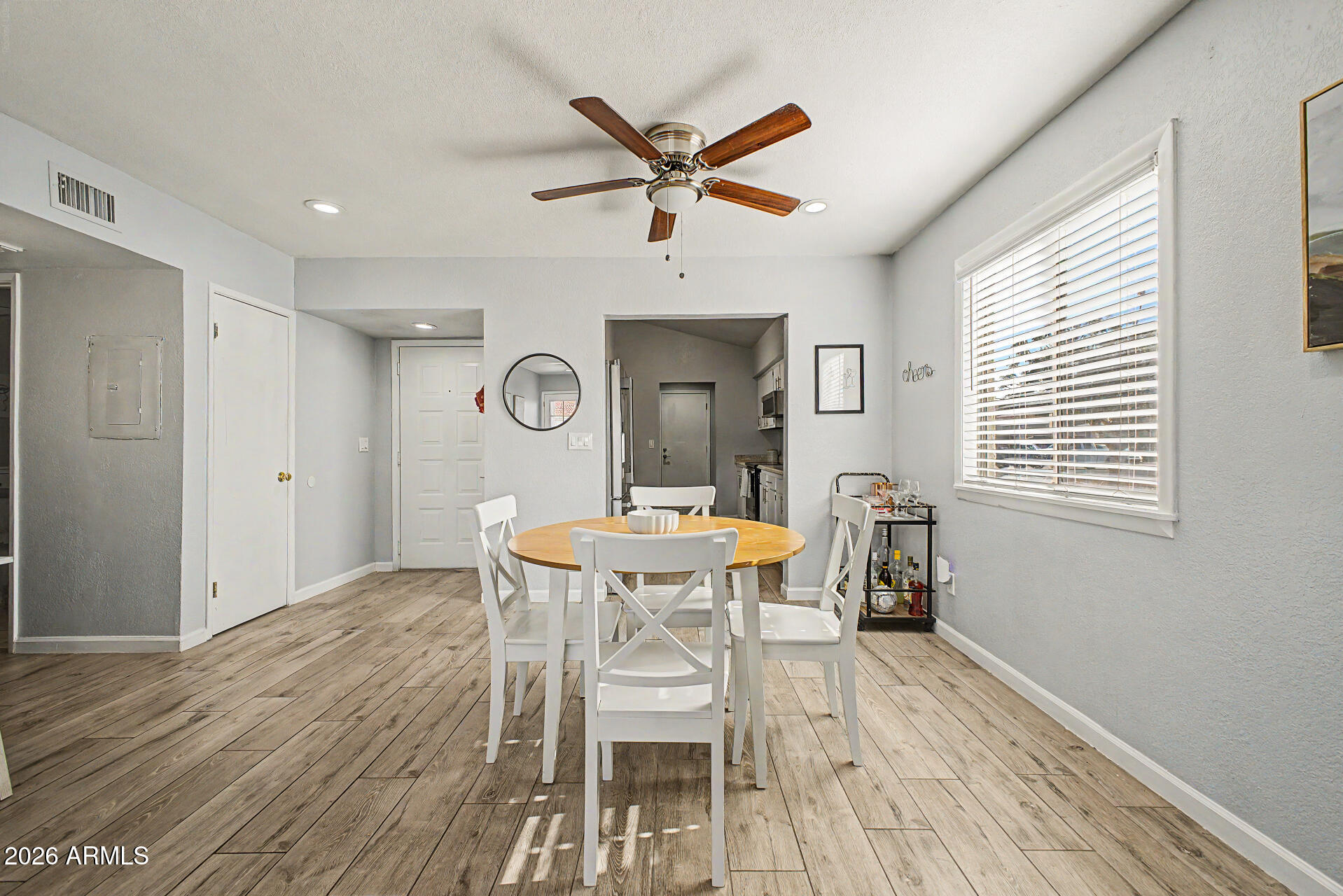 418 E HIDALGO Avenue