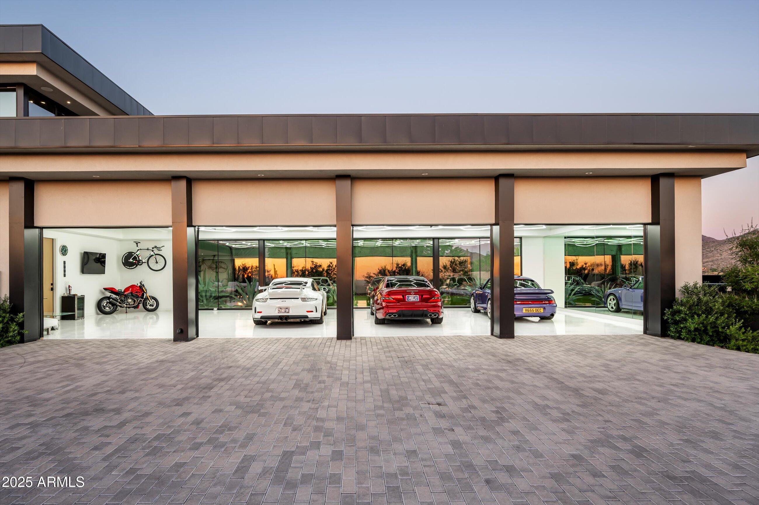 Scottsdale, Arizona 85255, United States, 4 Bedrooms Bedrooms, ,5 BathroomsBathrooms,Residential,Active,202242