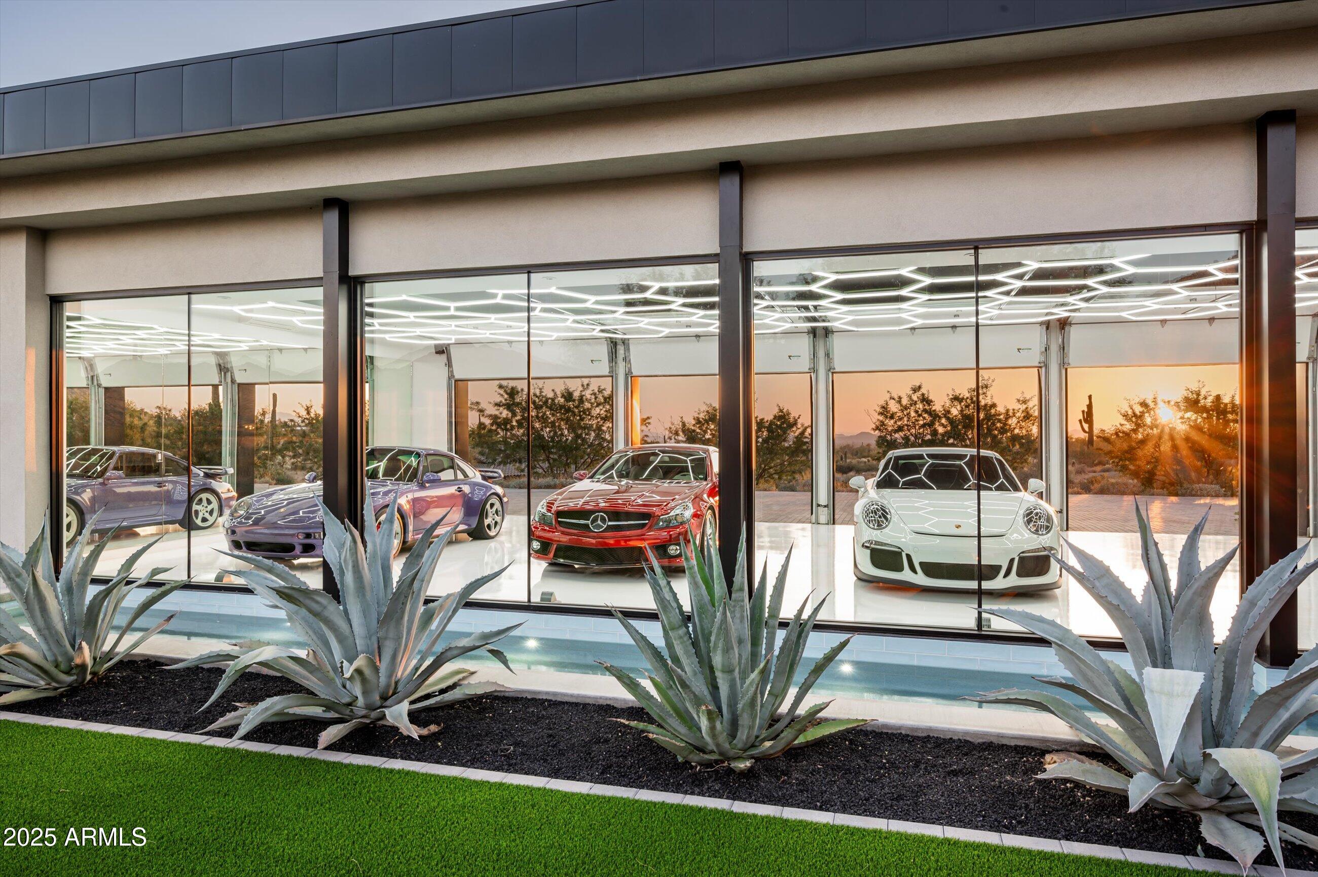 Scottsdale, Arizona 85255, United States, 4 Bedrooms Bedrooms, ,5 BathroomsBathrooms,Residential,Active,202242