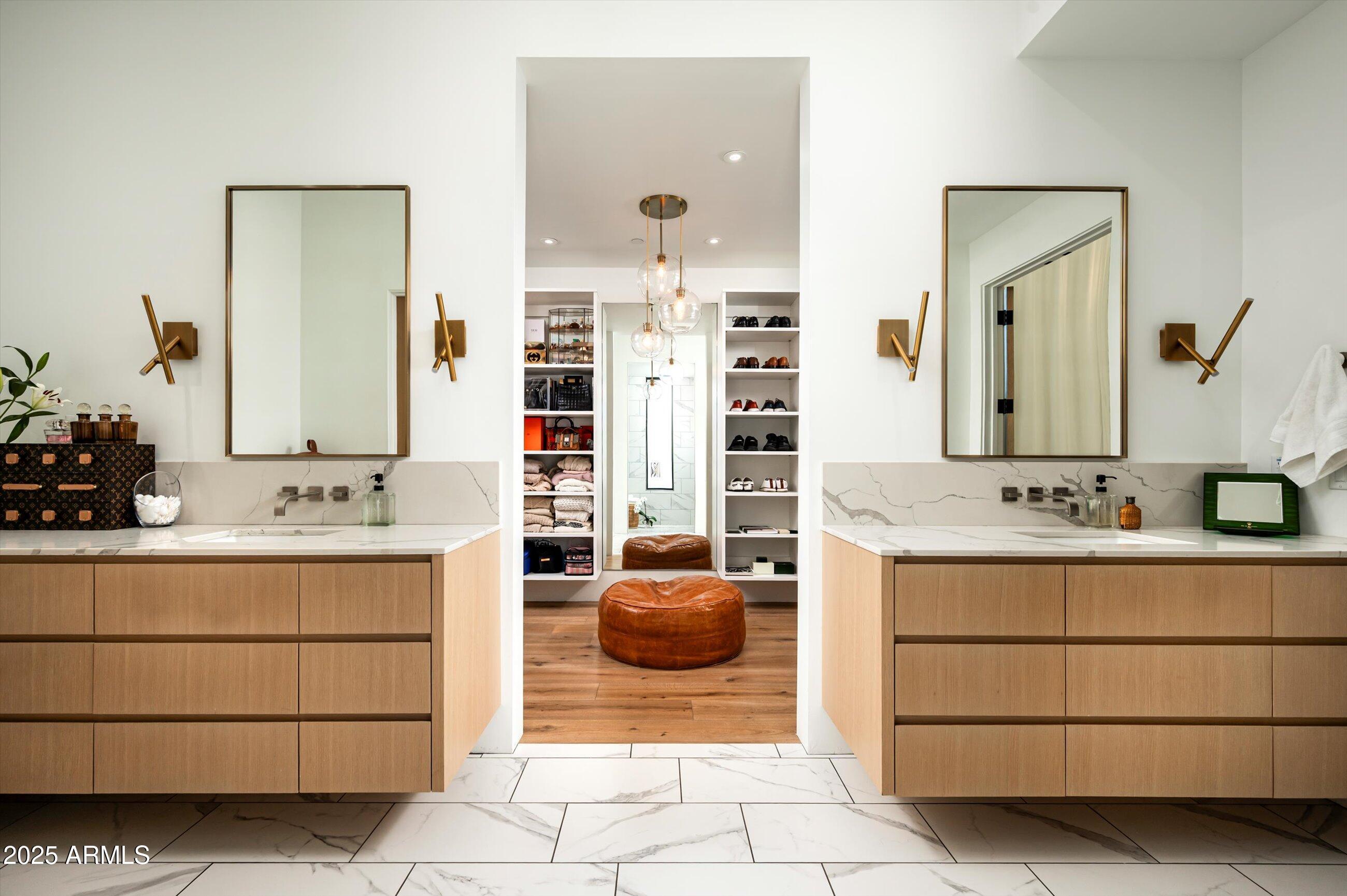 Scottsdale, Arizona 85255, United States, 4 Bedrooms Bedrooms, ,5 BathroomsBathrooms,Residential,Active,202242