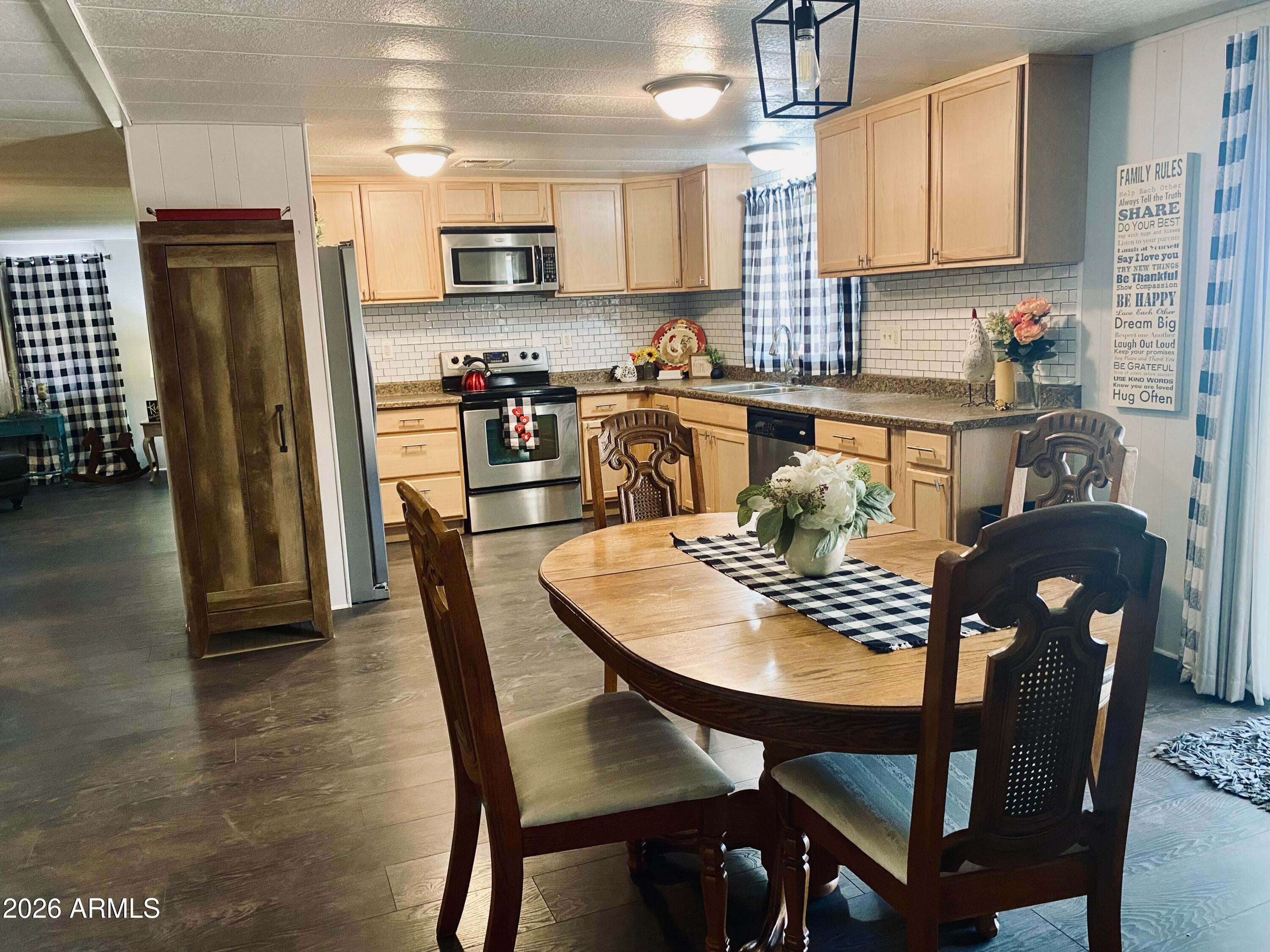 3104 E Broadway Road 273