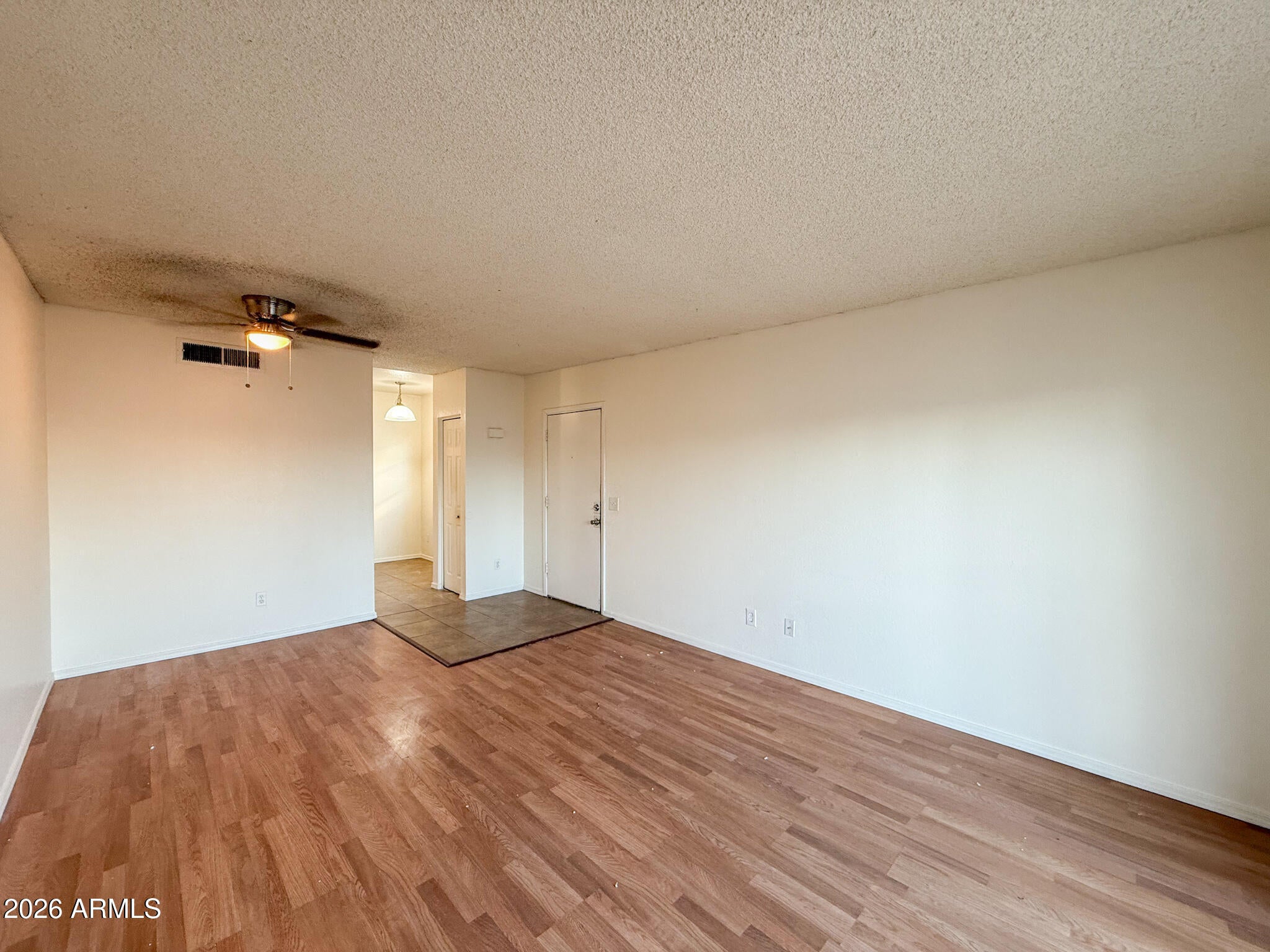 2833 E KATHLEEN Road Apt 203