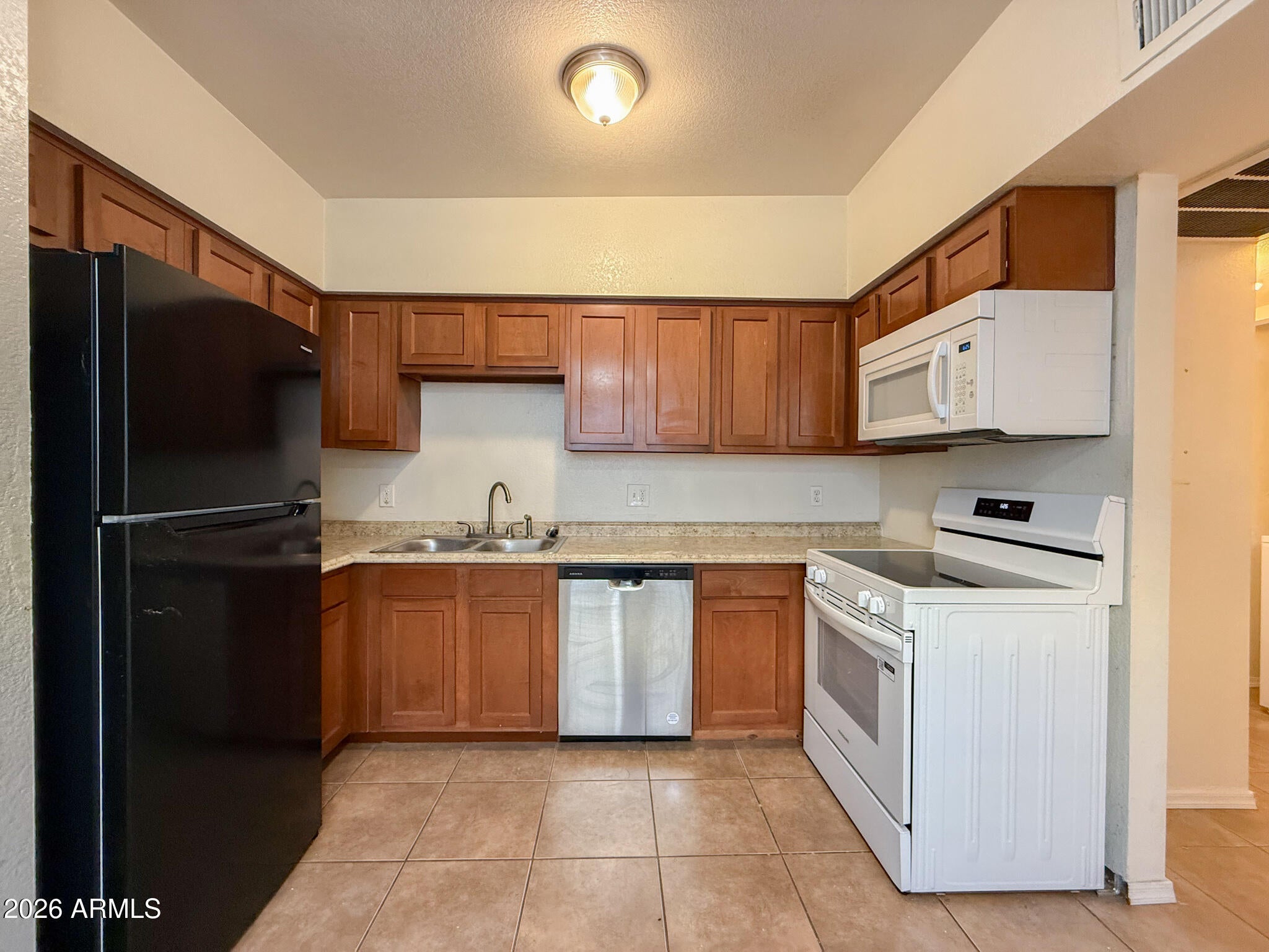 2833 E KATHLEEN Road Apt 203