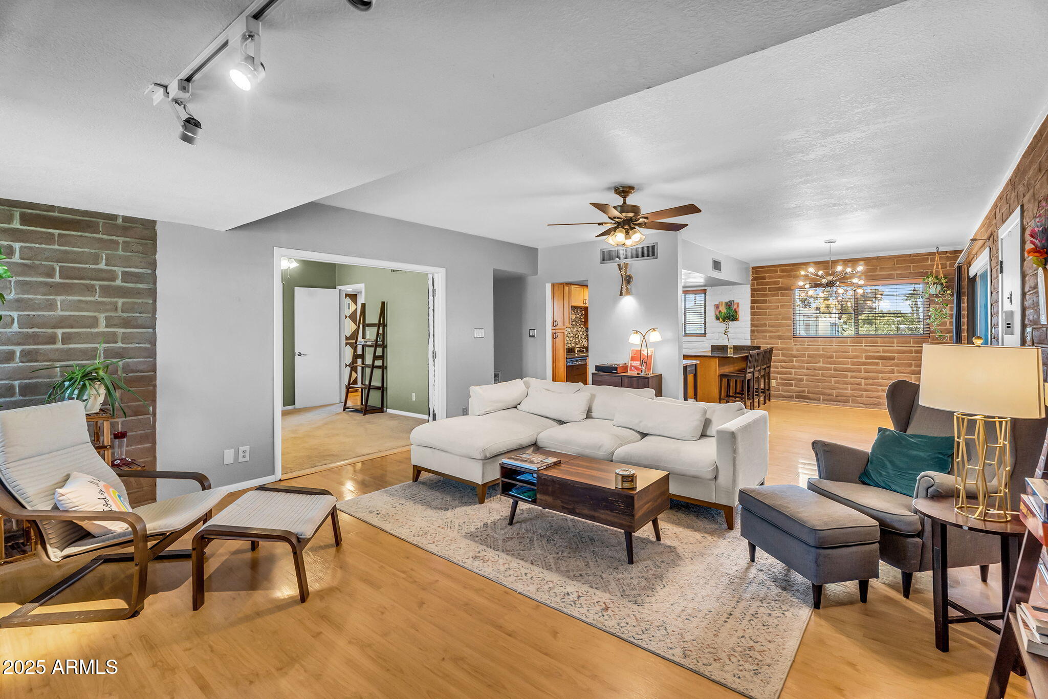 1901 E MISSOURI Avenue 208