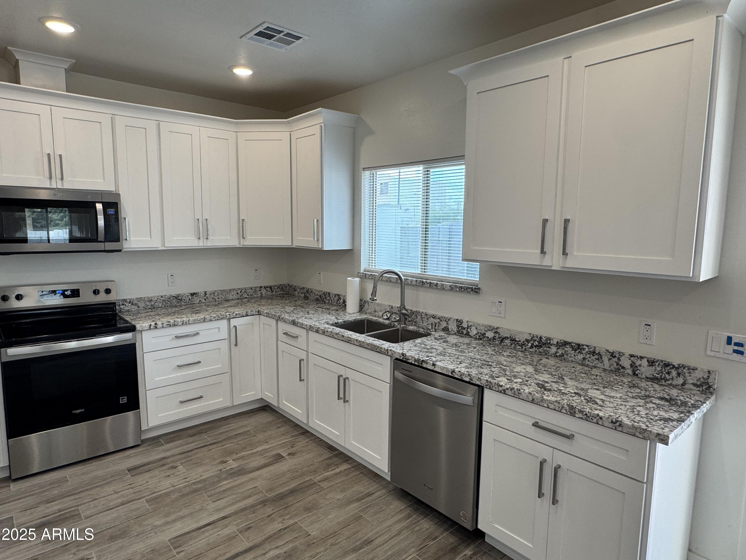 2814 E ROESER Road 1