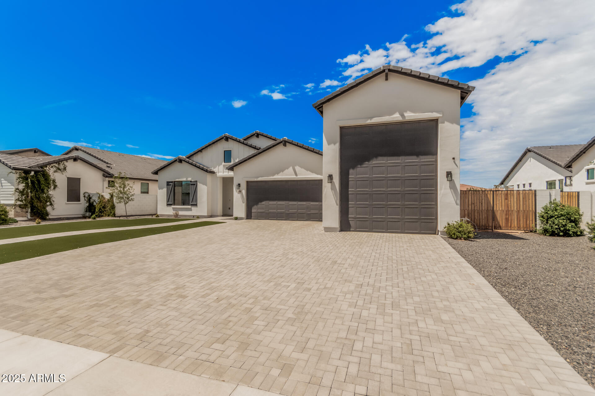 1138 E LA FORTUNA Court