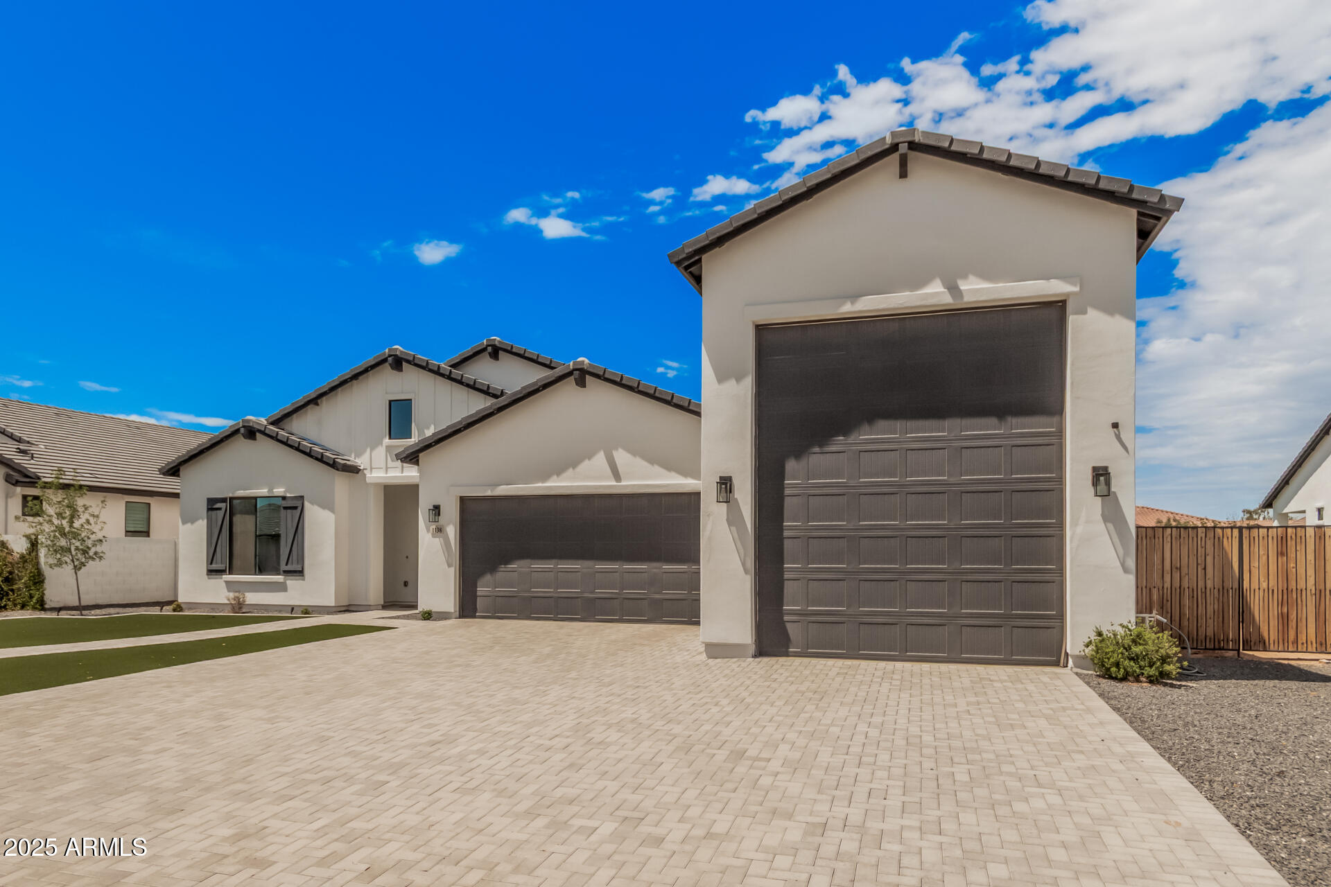 1138 E LA FORTUNA Court