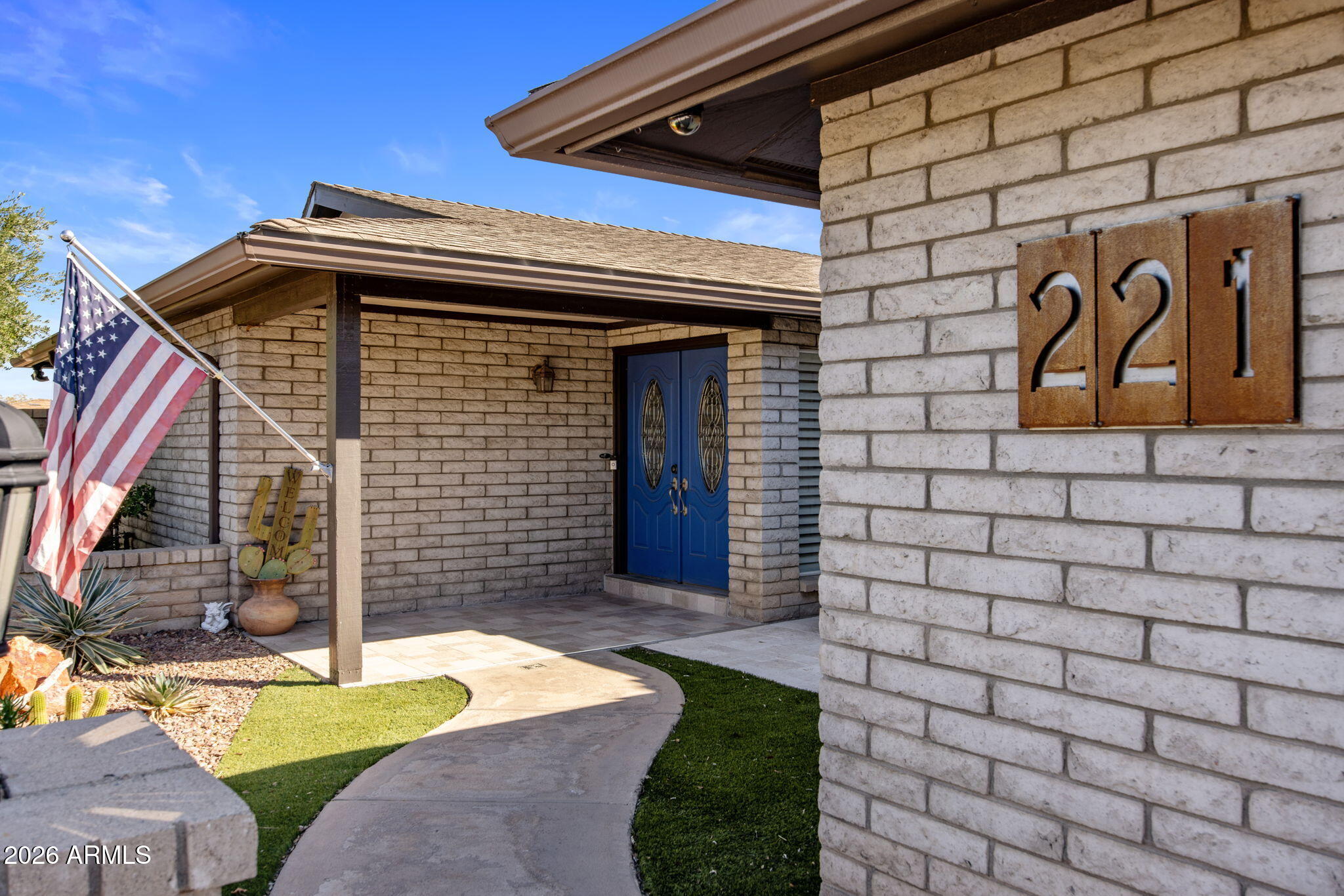 221 W SWEETWATER Avenue