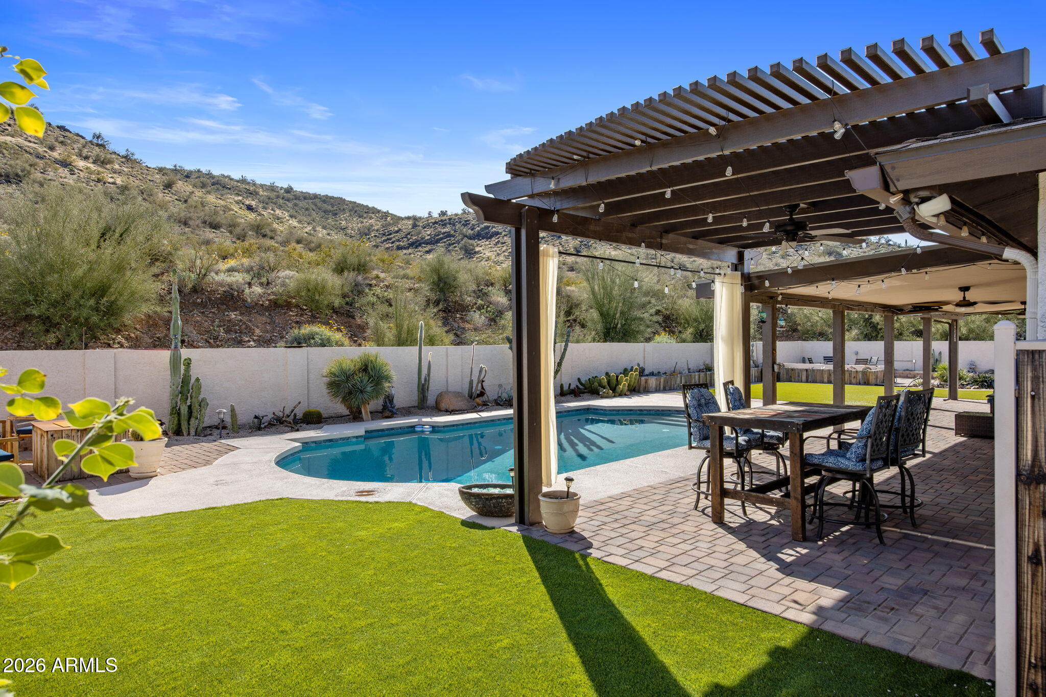 221 W SWEETWATER Avenue