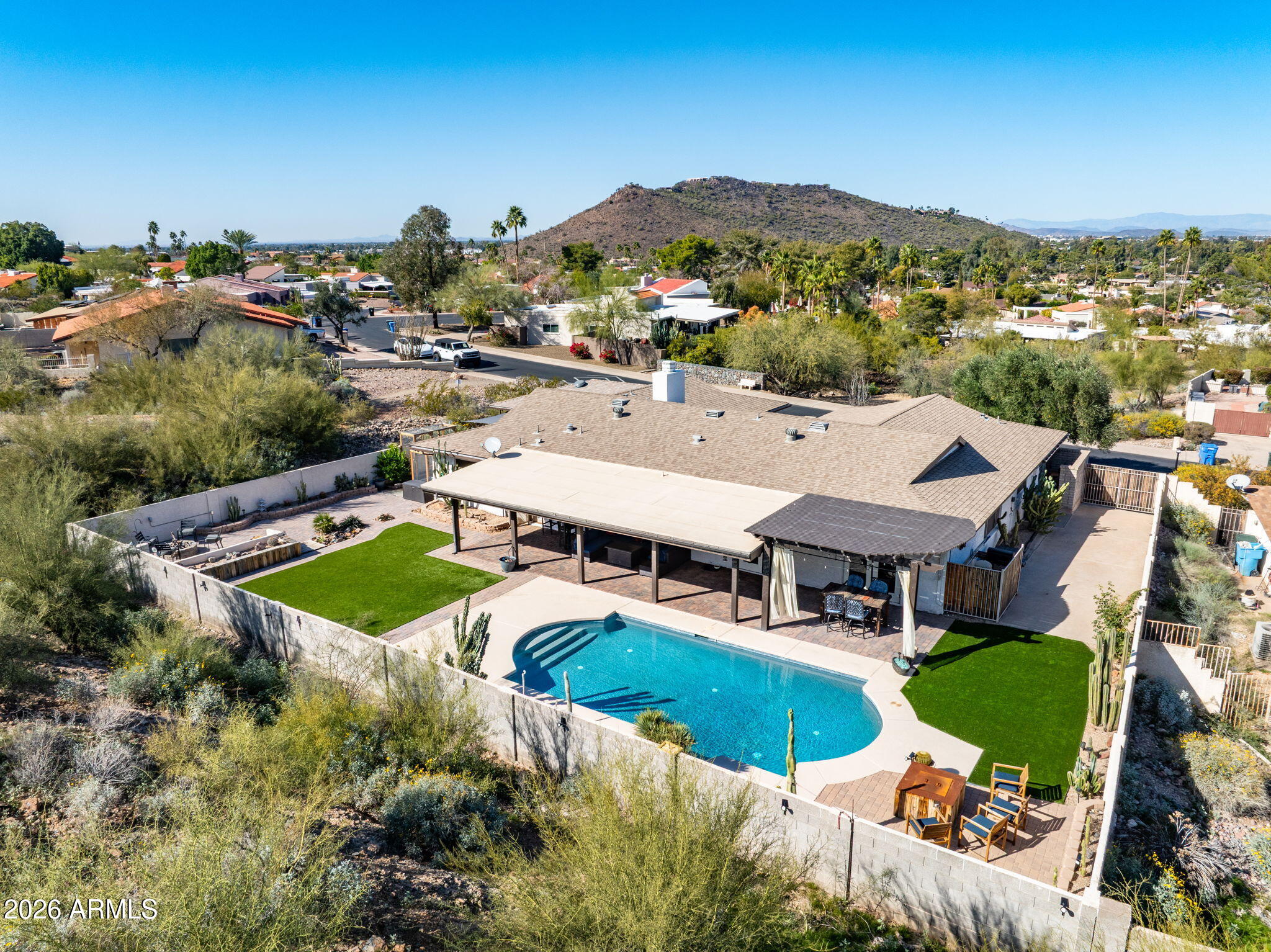 221 W SWEETWATER Avenue