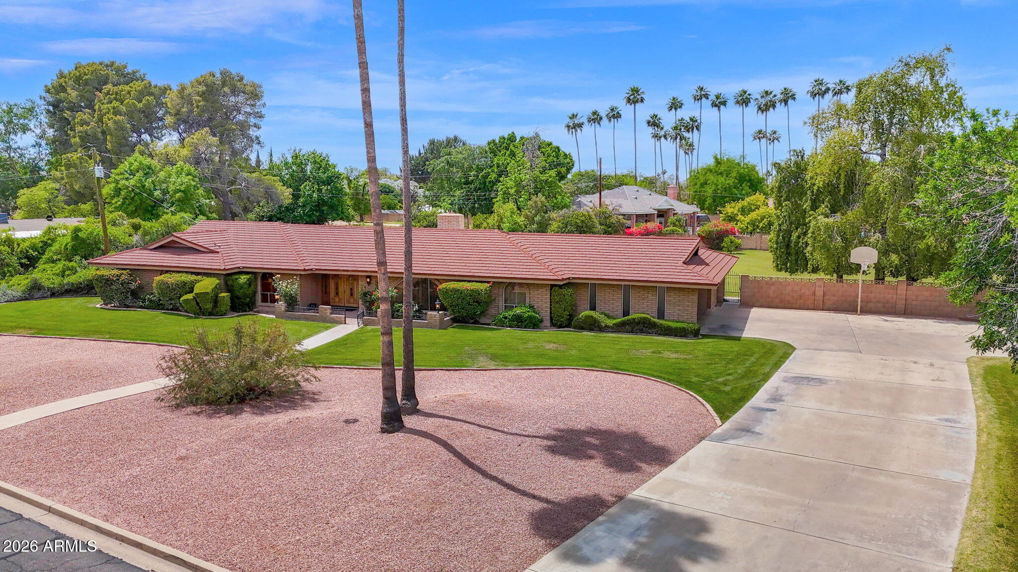 1510 N GENTRY Circle