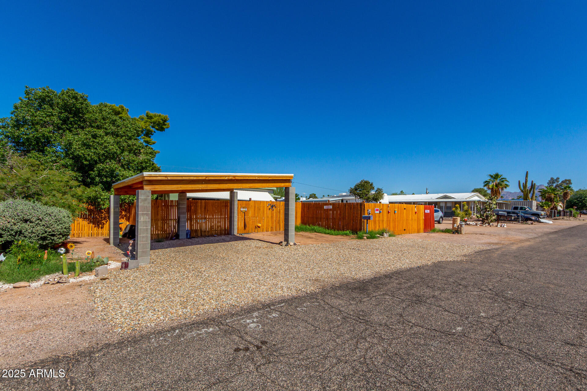 11252 E BOISE Street E