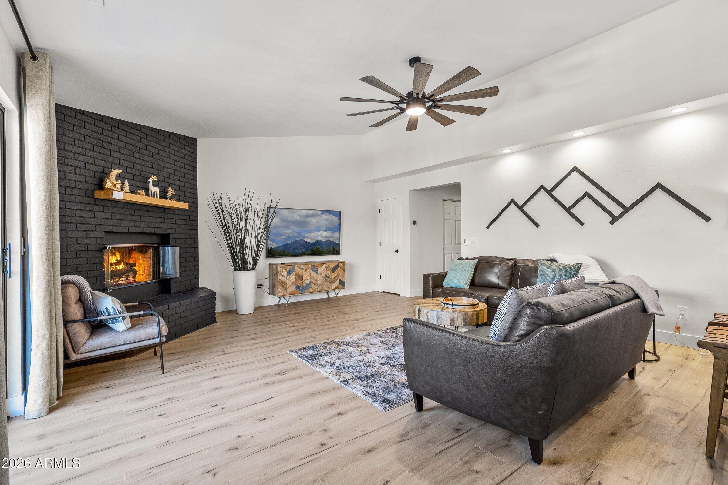 2805 N WALNUT HILLS Drive 33