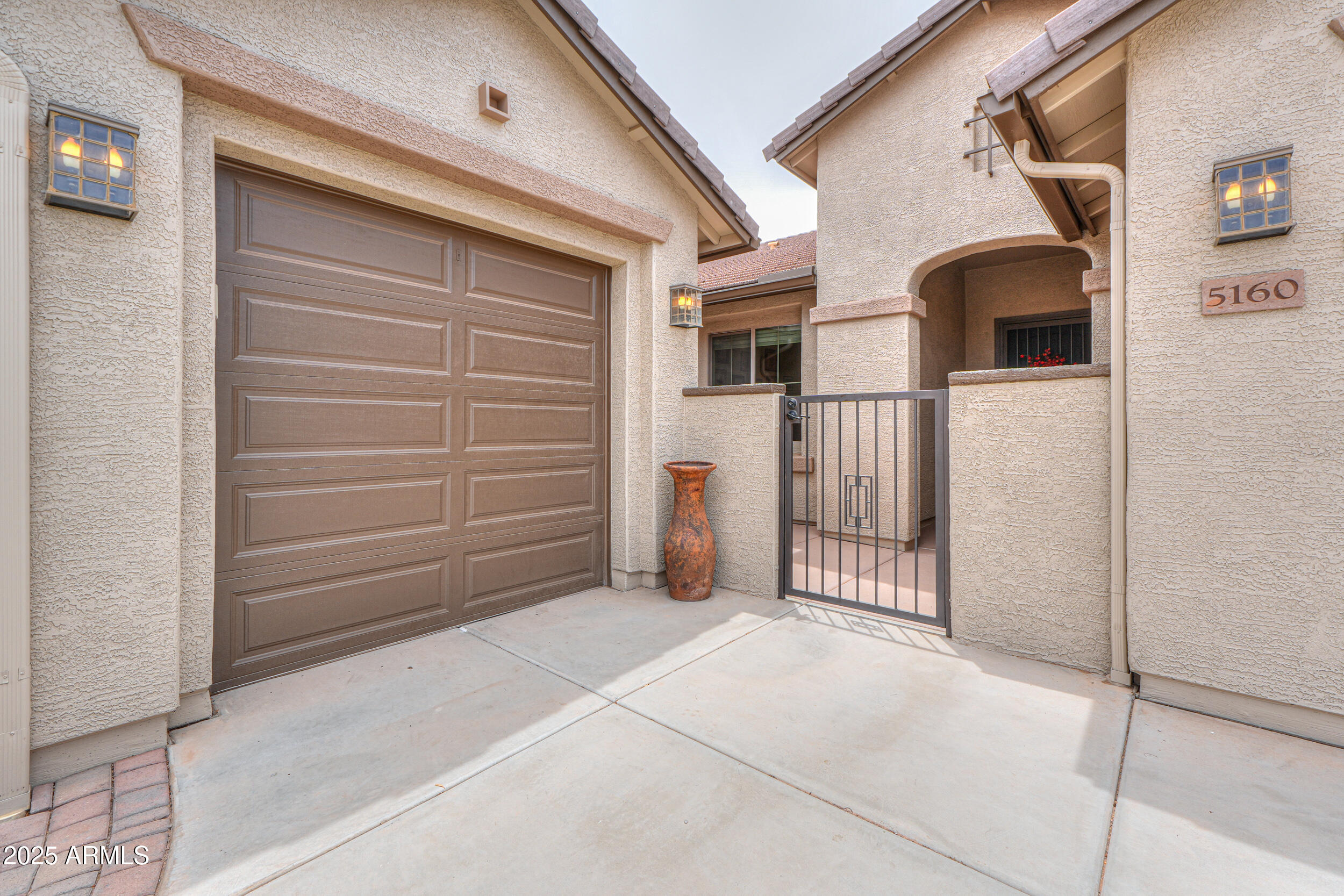 5160 N BLYTHE Court