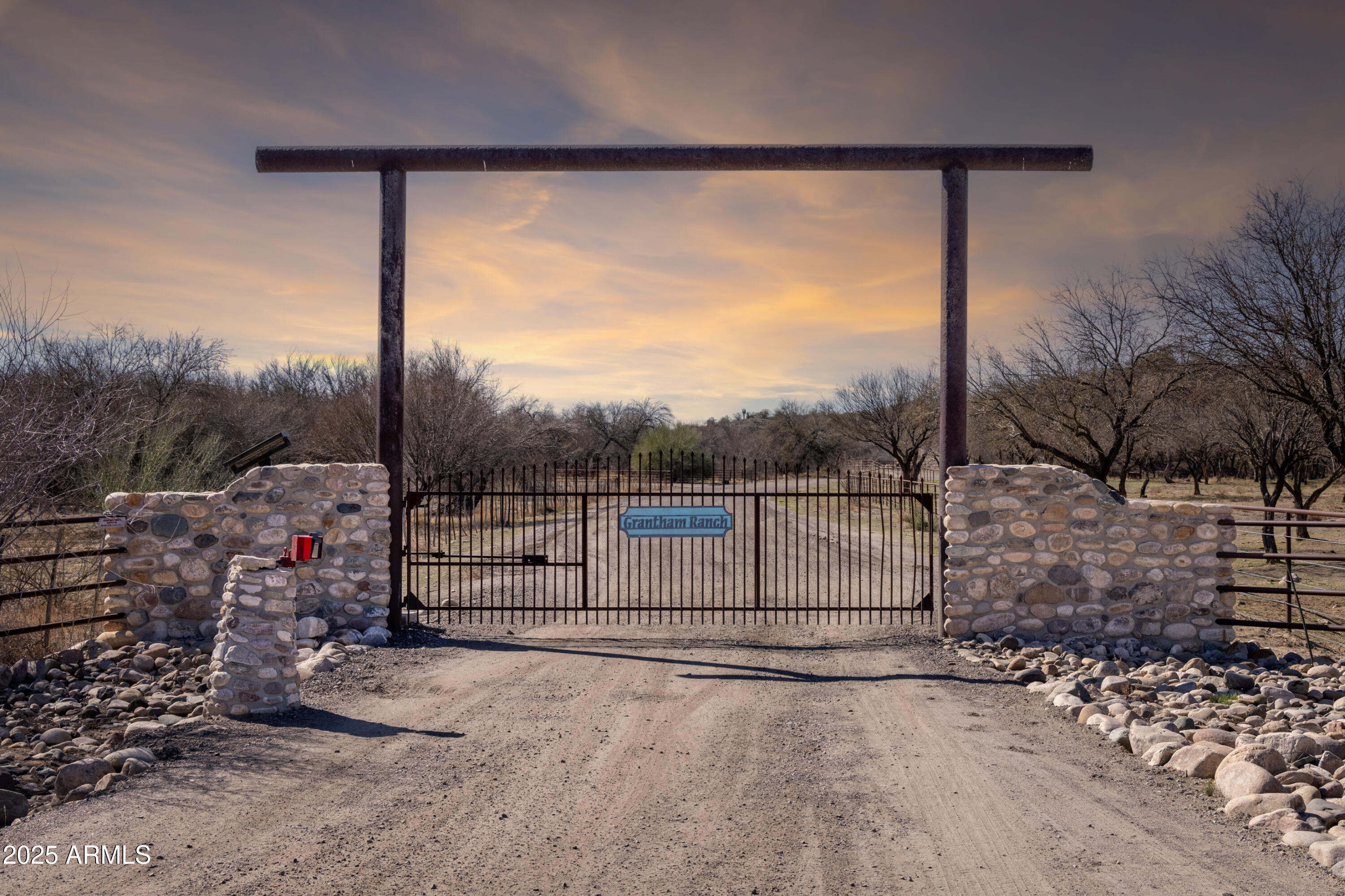 1555 W CABALLOS Trail