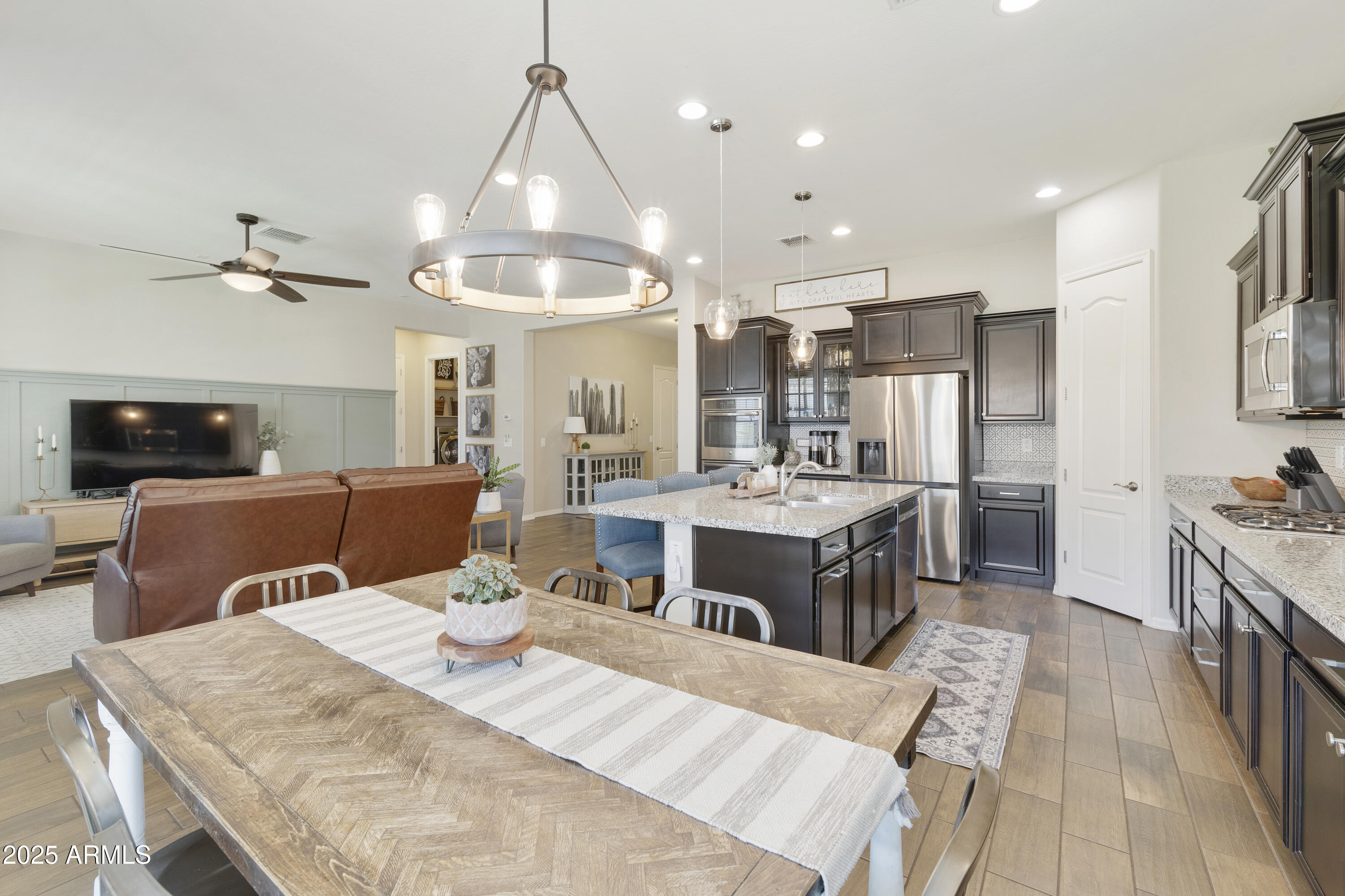 1517 W REDONDO Drive