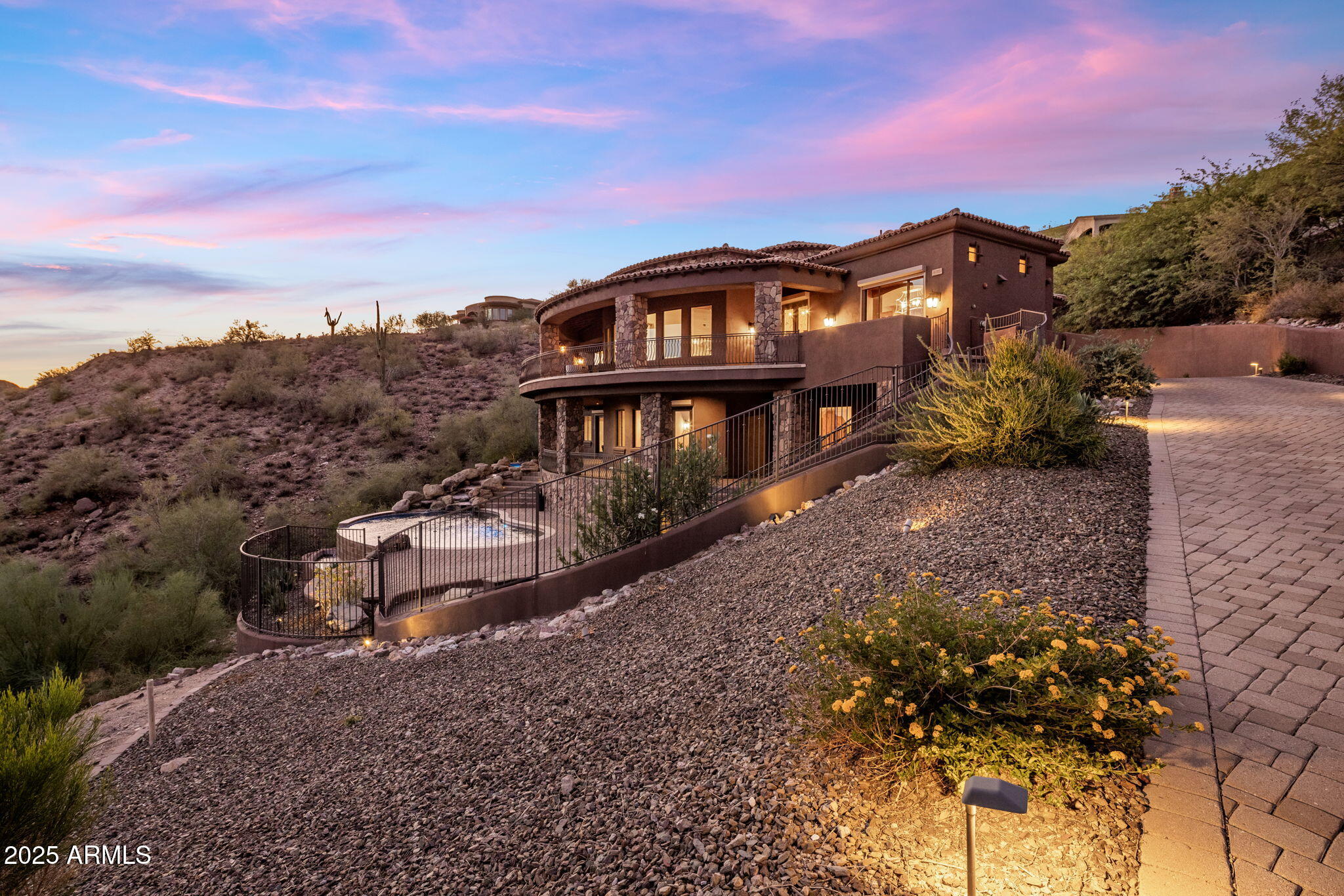 9745 N FOOTHILL Trail