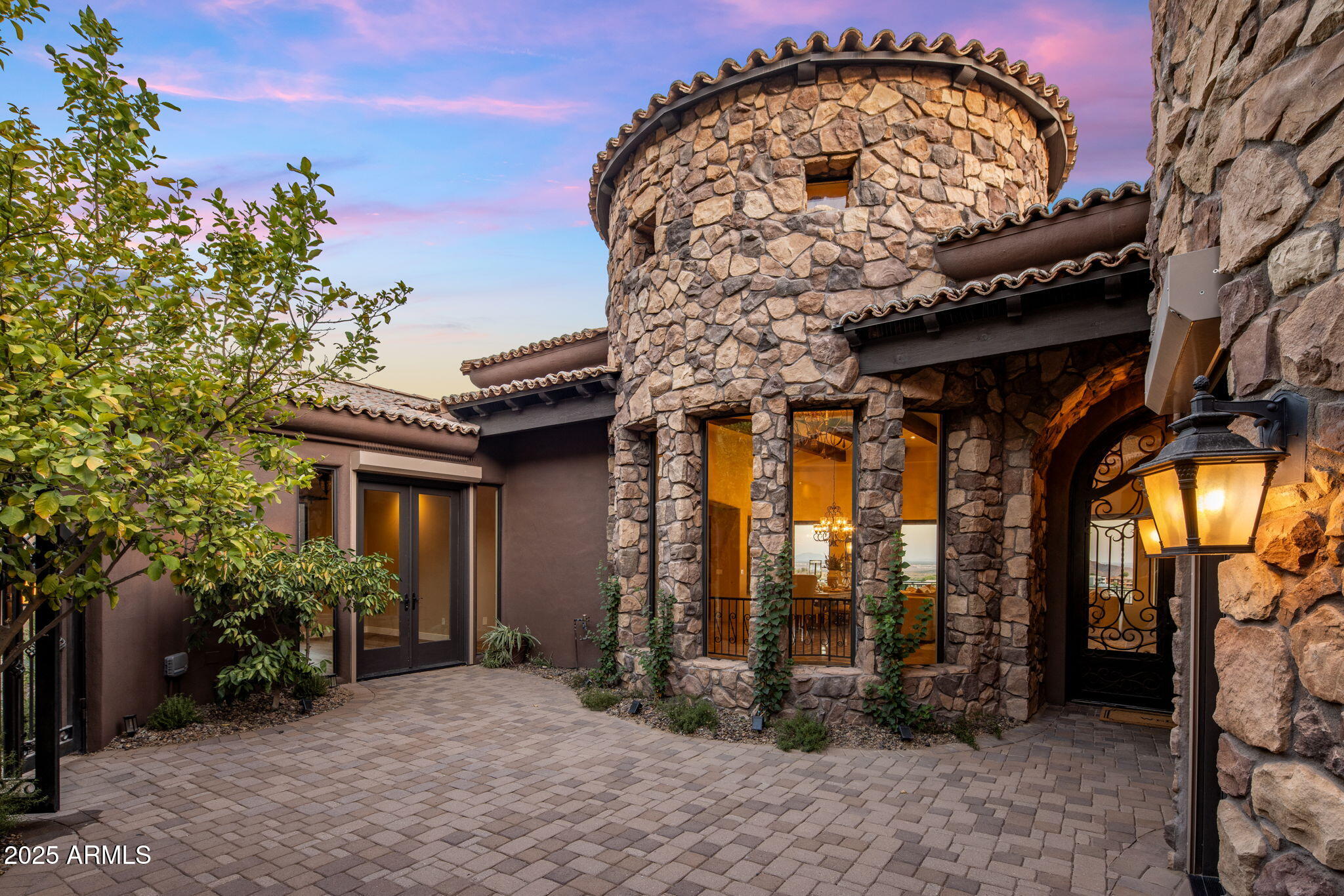 9745 N FOOTHILL Trail