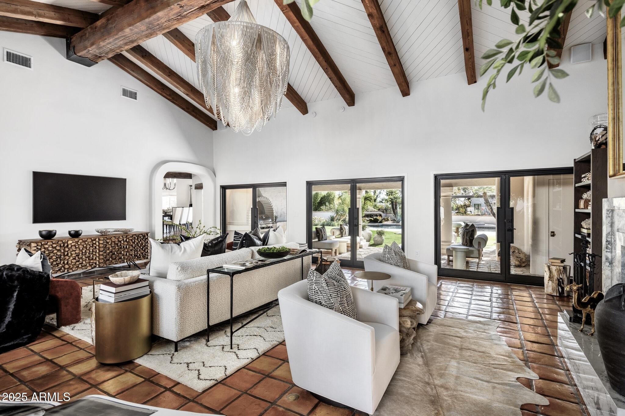 8119 E FOOTHILLS Drive