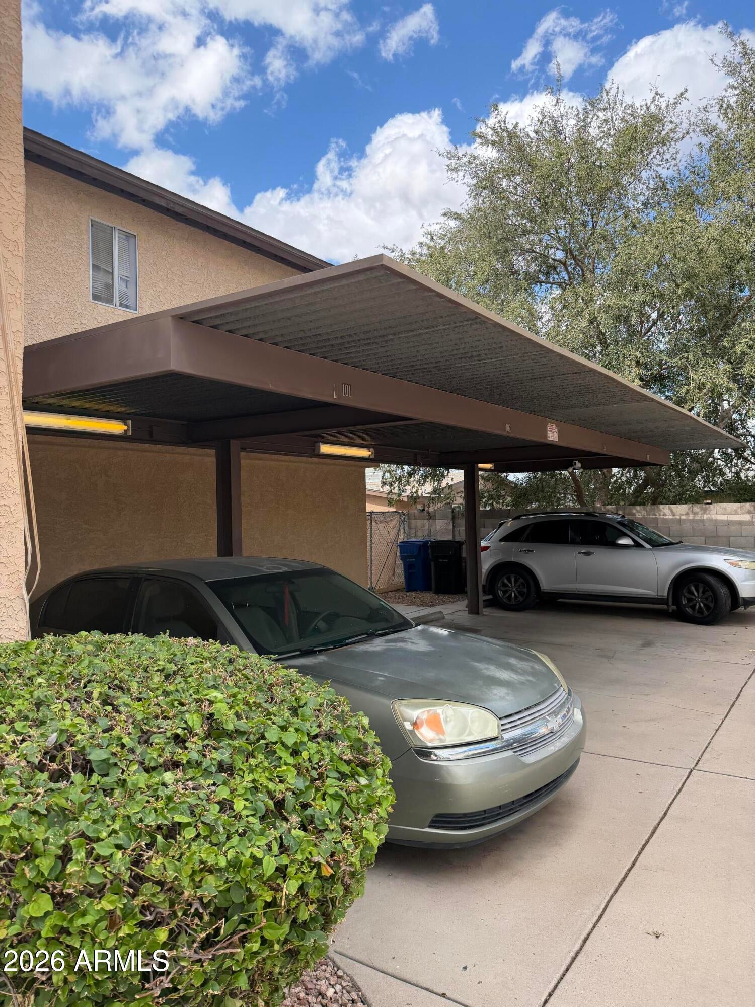 1432 E KNOLL Circle