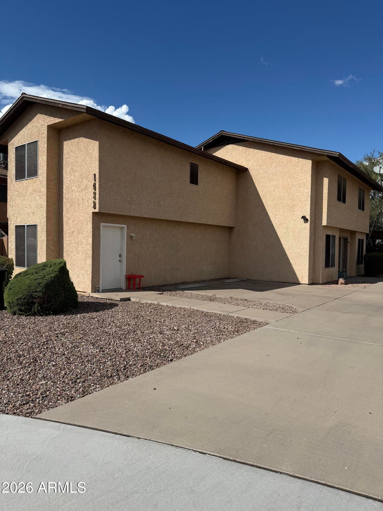 1432 E KNOLL Circle