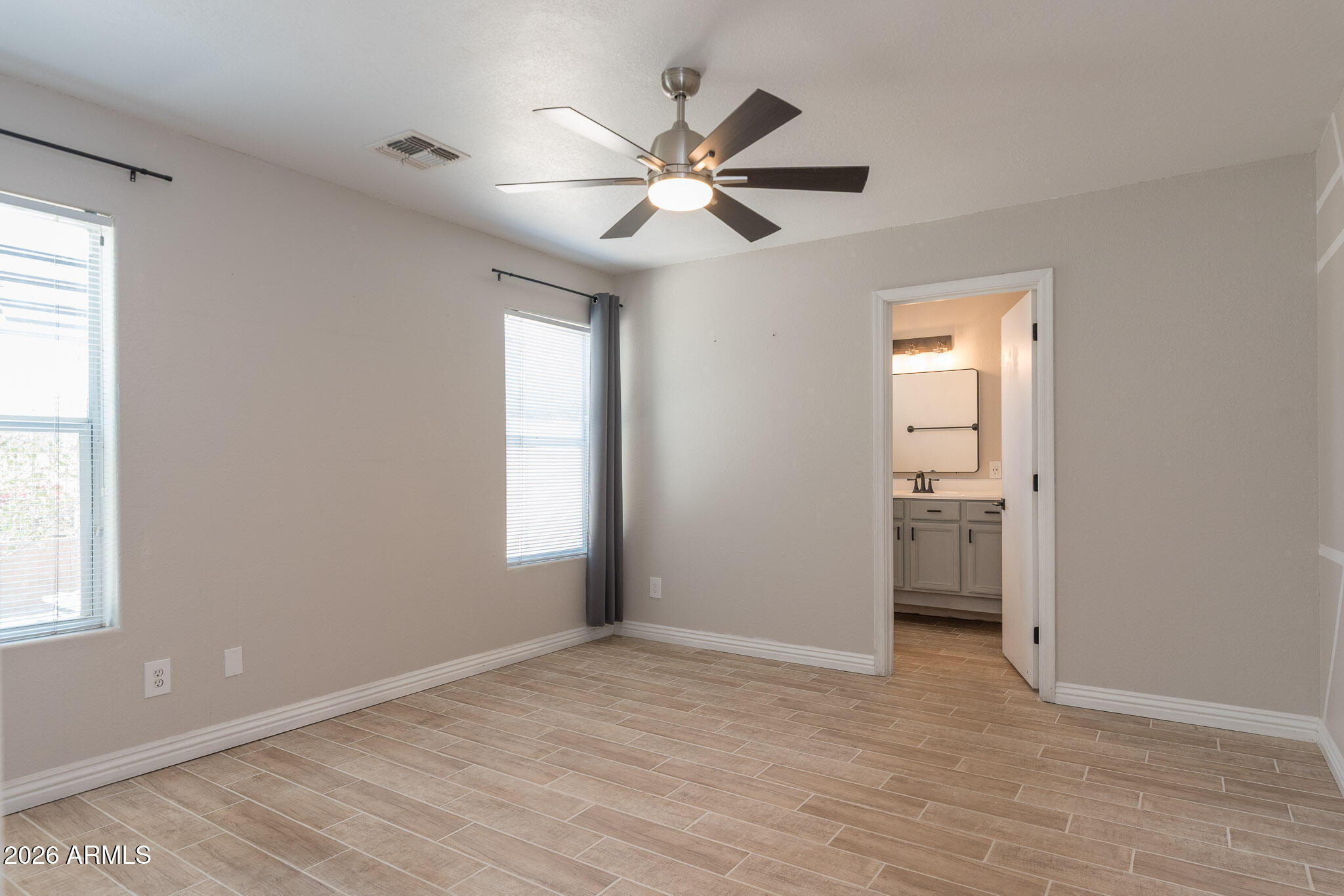 1239 E FREMONT Road