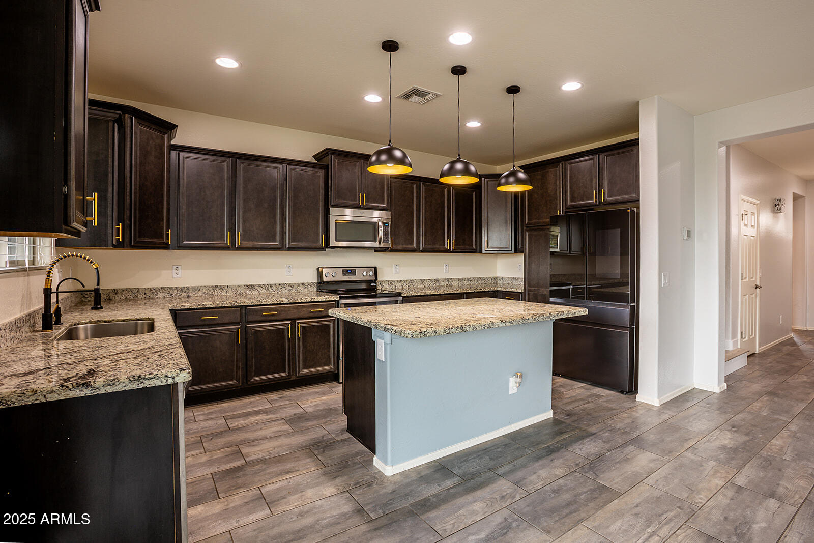 3312 E Russell Street