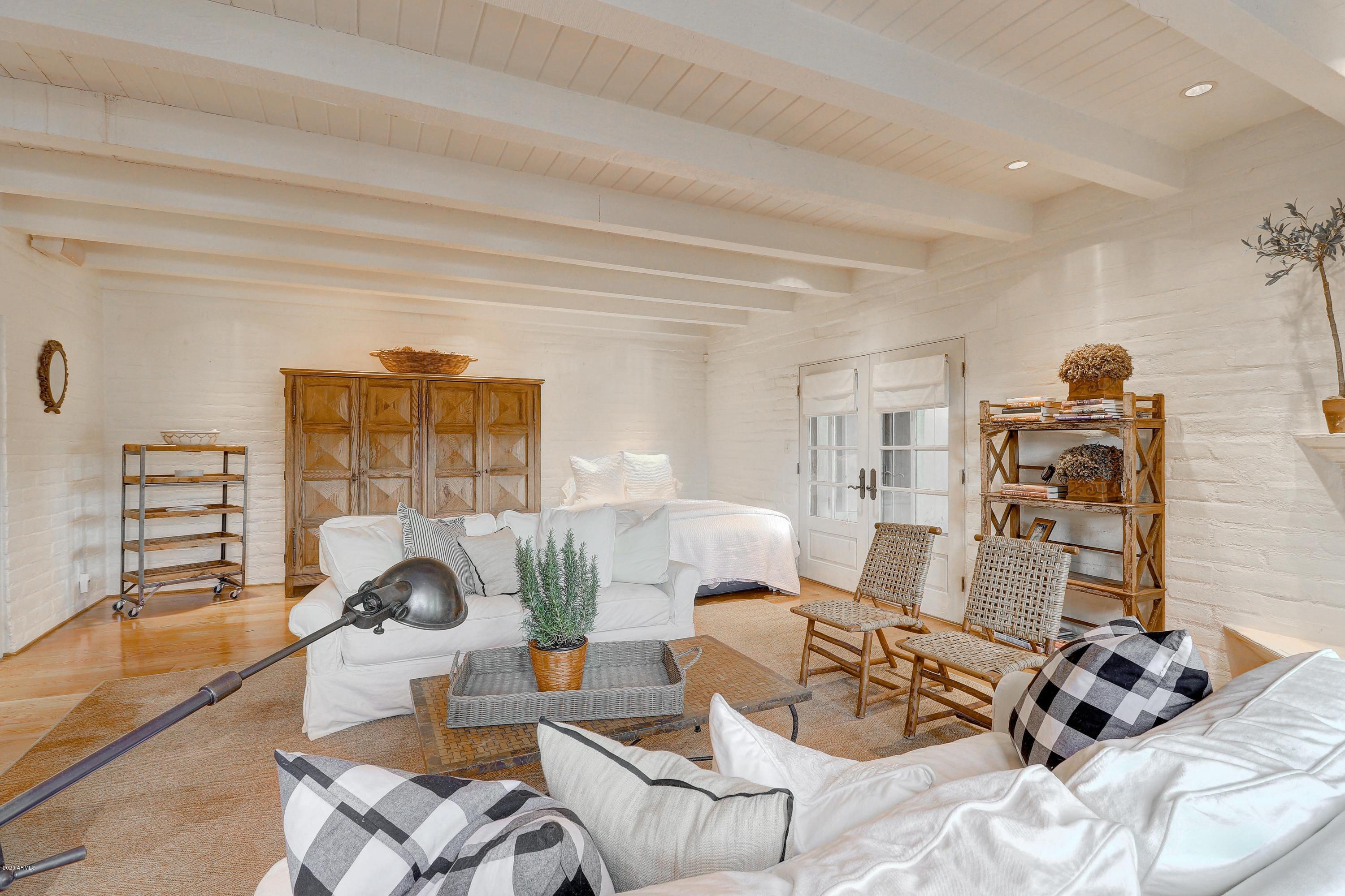 PARADISE HILLS - Residential