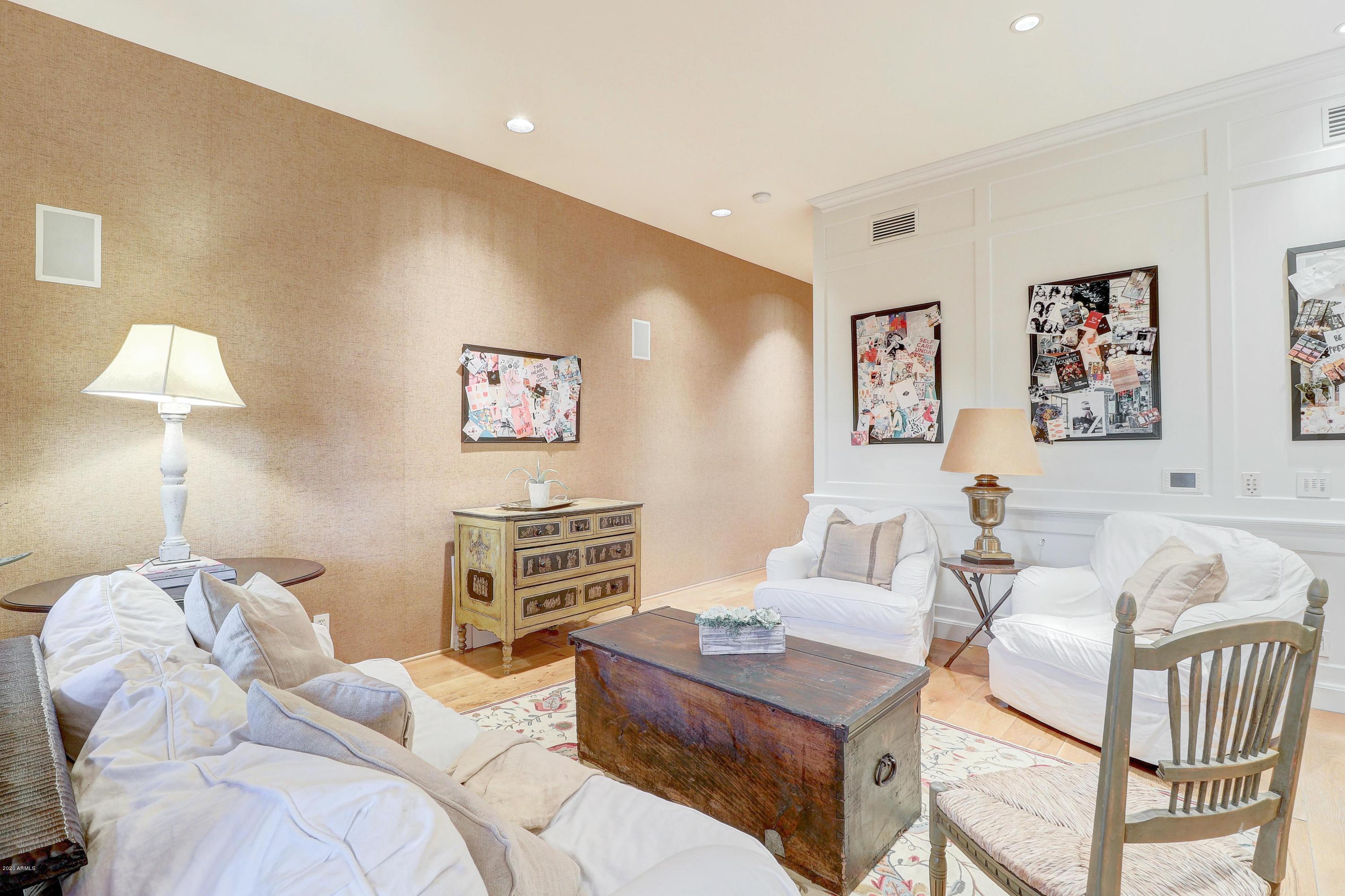PARADISE HILLS - Residential