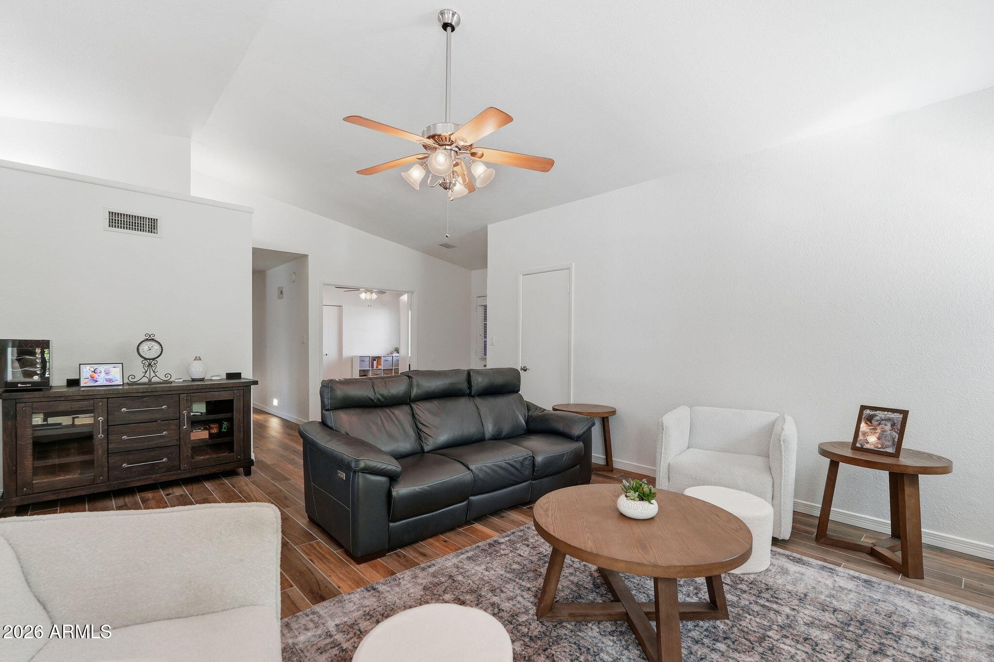 6823 E GRANDVIEW Drive