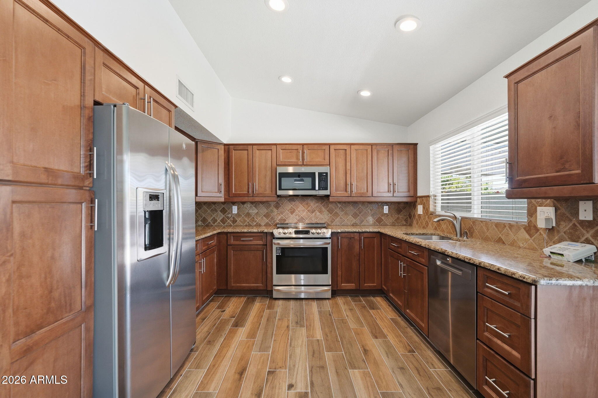 6823 E GRANDVIEW Drive