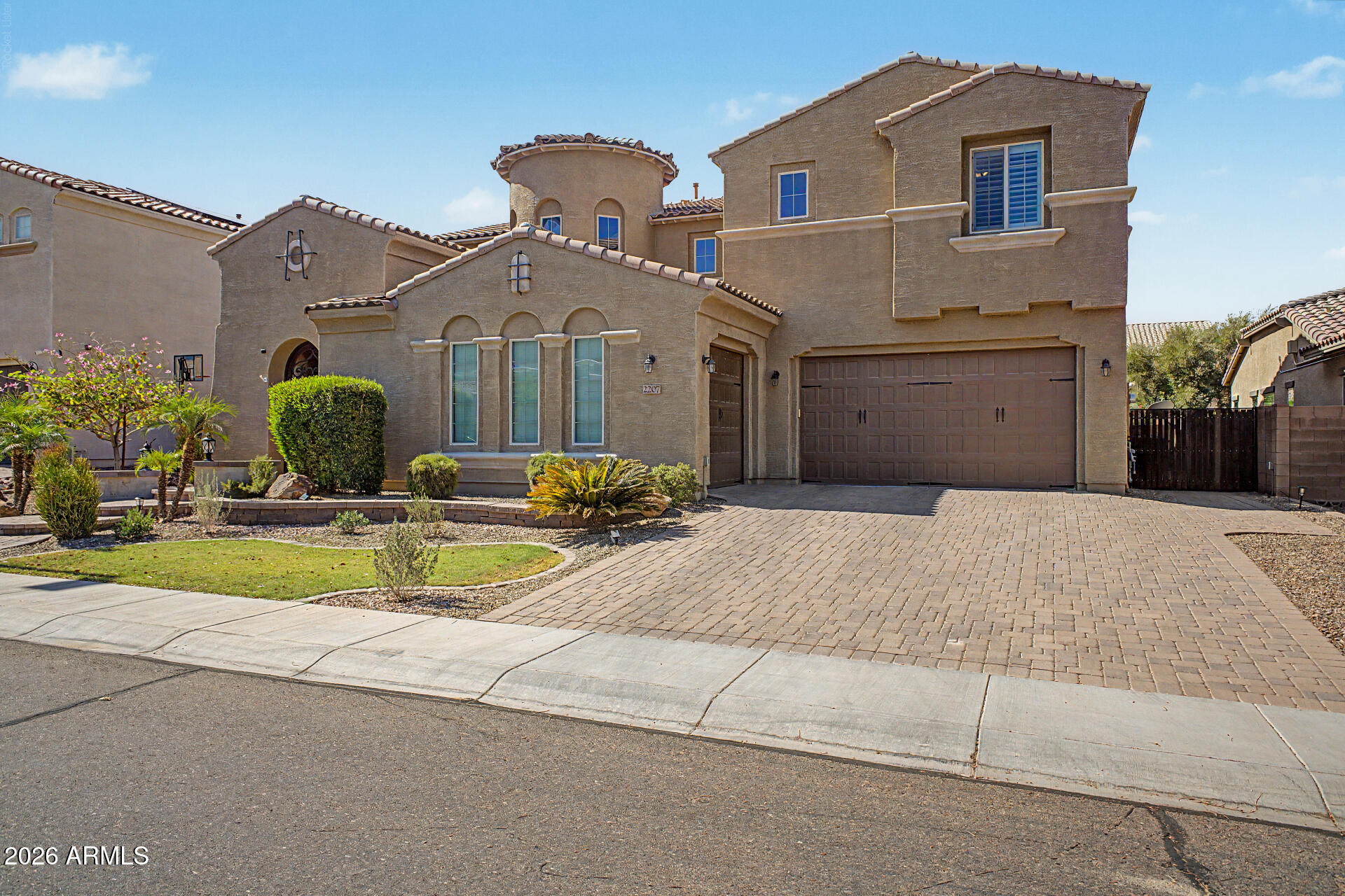 2207 E LINDRICK Drive