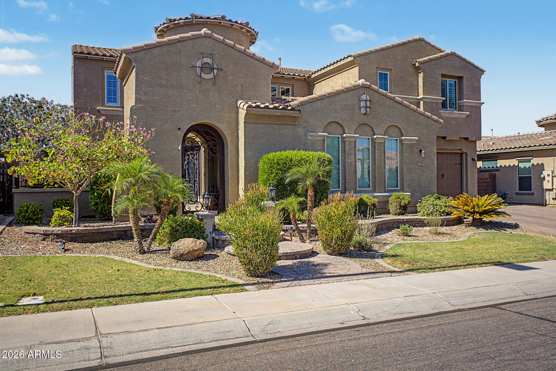 2207 E LINDRICK Drive