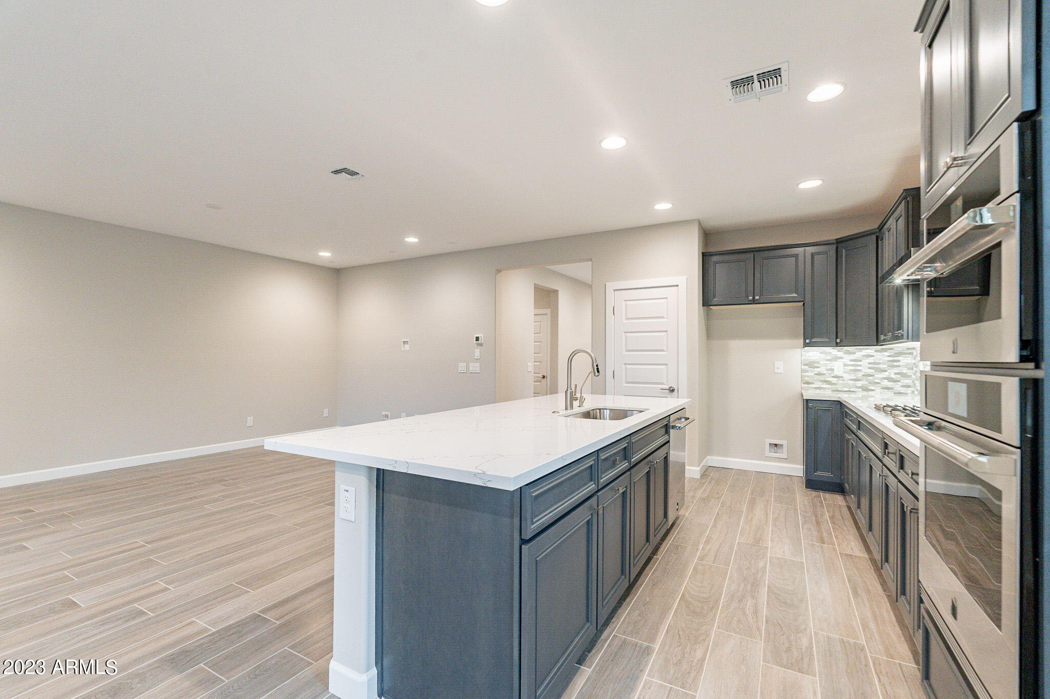 331 E CITRUS HOLLOW Way