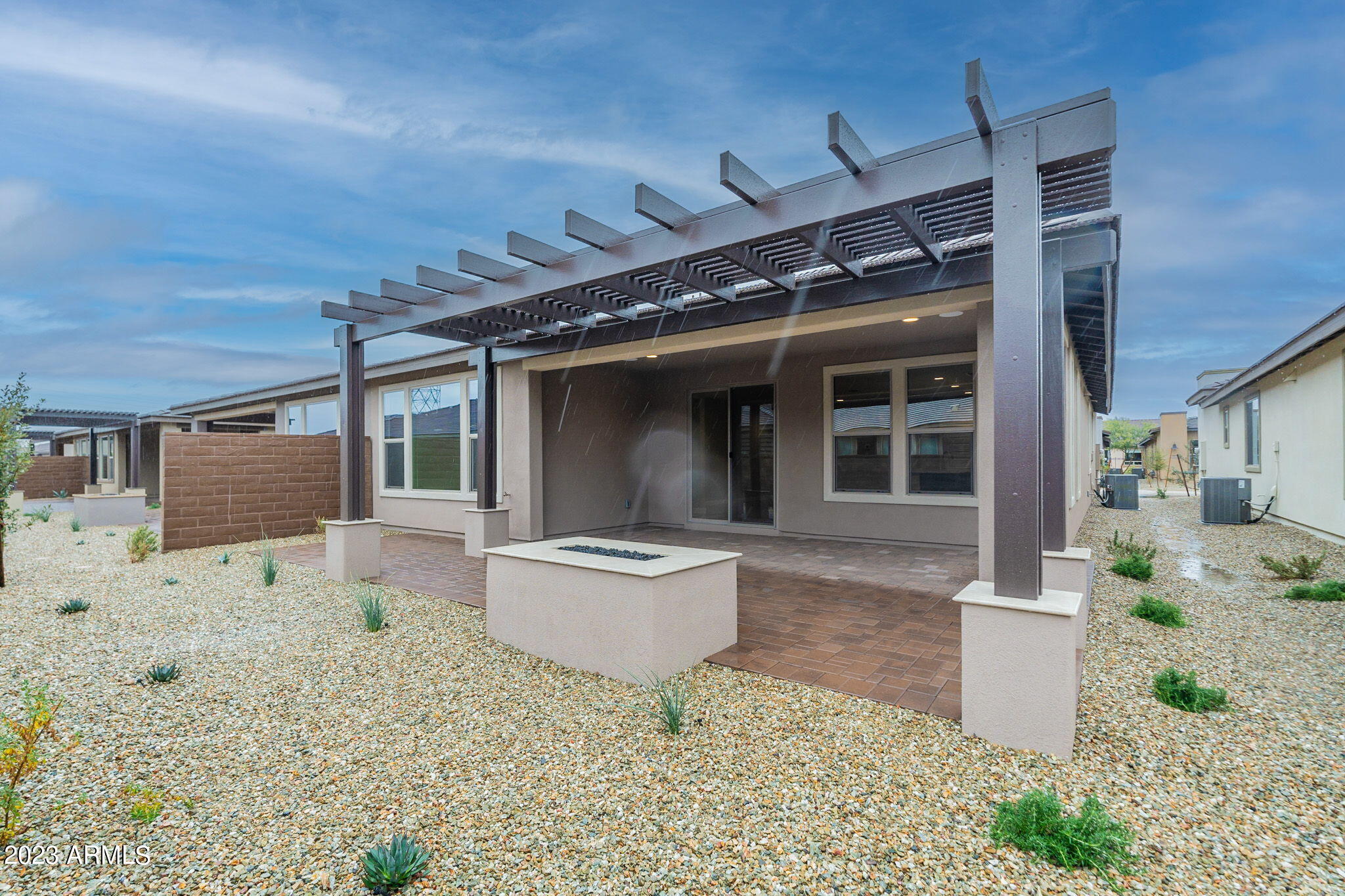331 E CITRUS HOLLOW Way