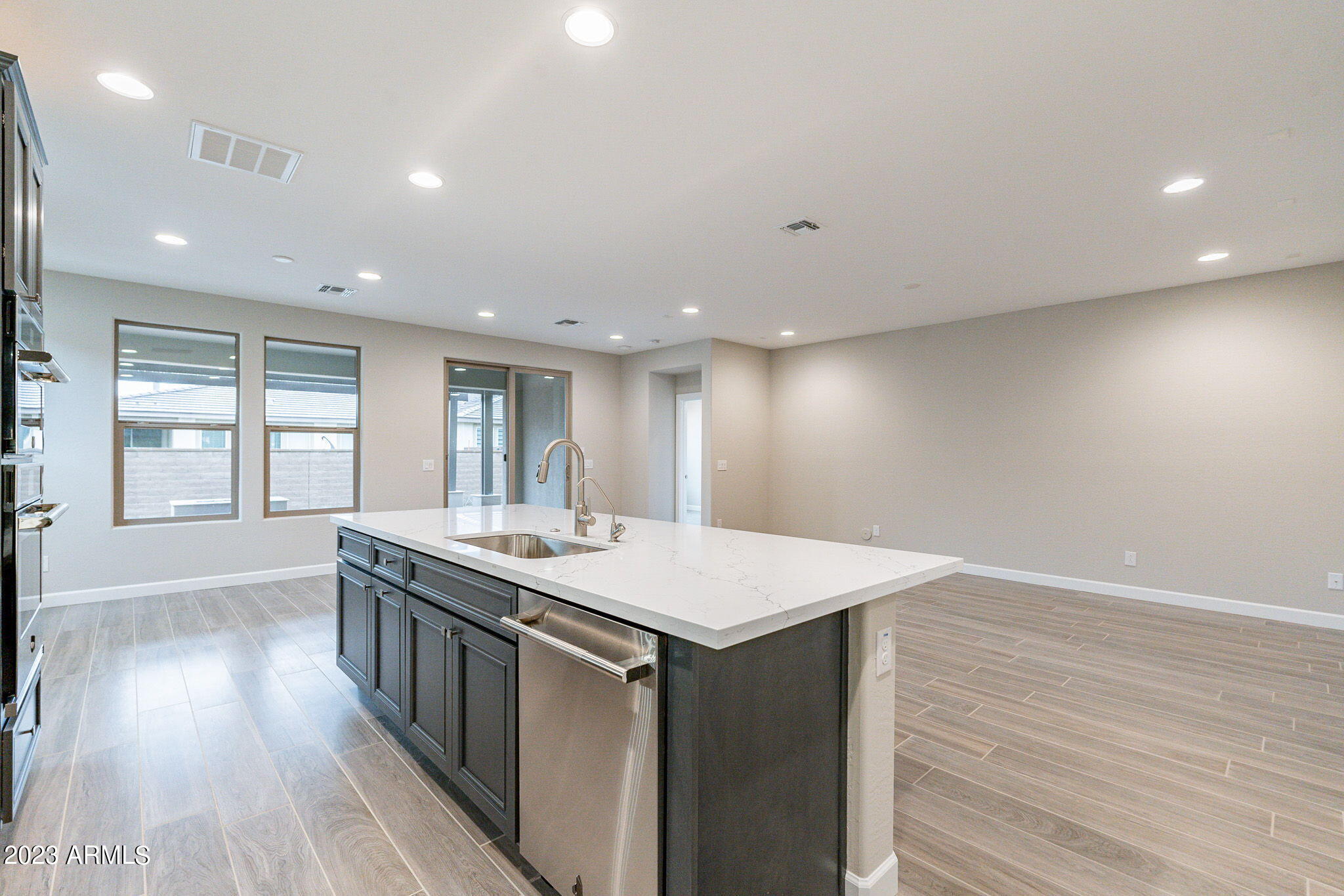 331 E CITRUS HOLLOW Way