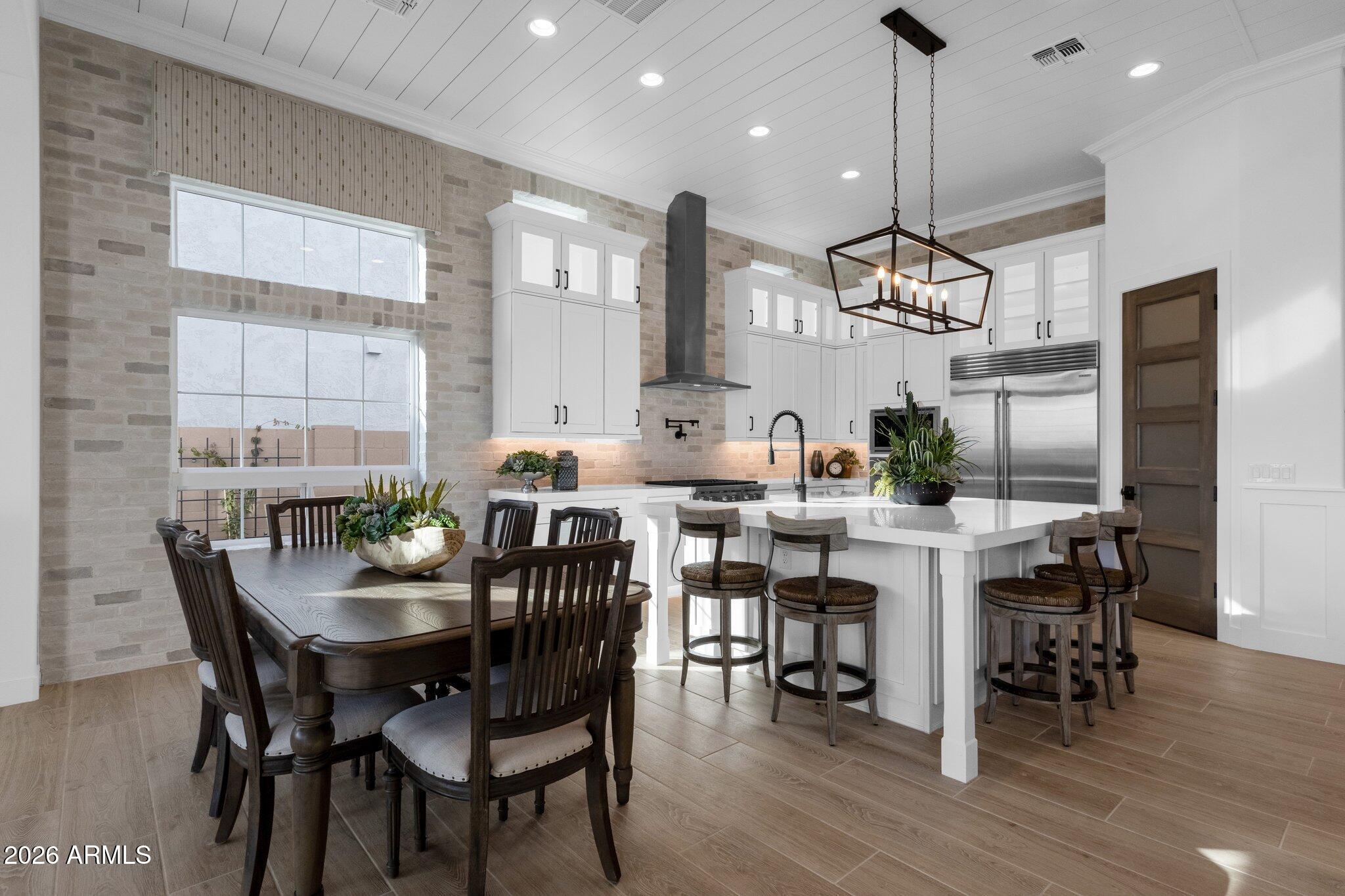 1070 E PEACH TREE Drive