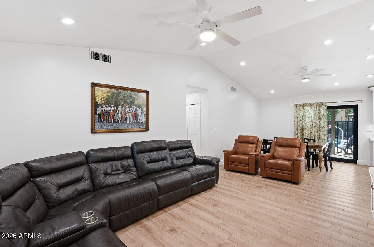 3065 E Leonora Street