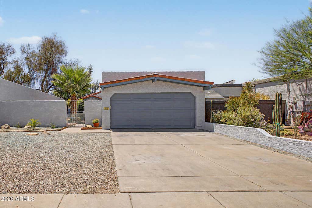 Photo of 1835 W El Monte Place, Chandler, AZ 85224 (MLS # 7041044)