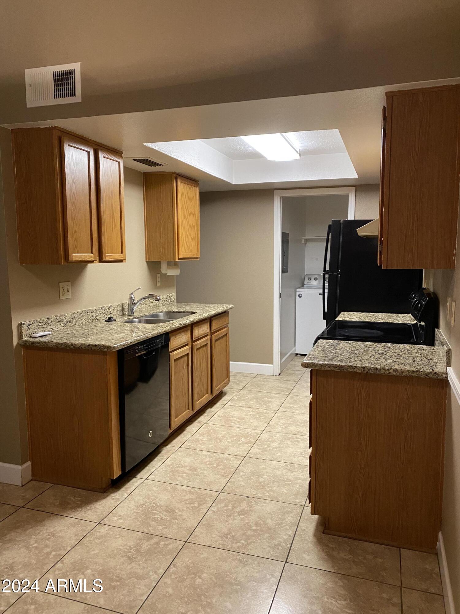 1976 N LEMON TREE Lane 11