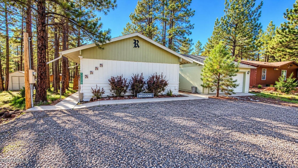 Photo of 17130 Grizzly Ridge, Munds Park, AZ 86017 (MLS # 7095124)