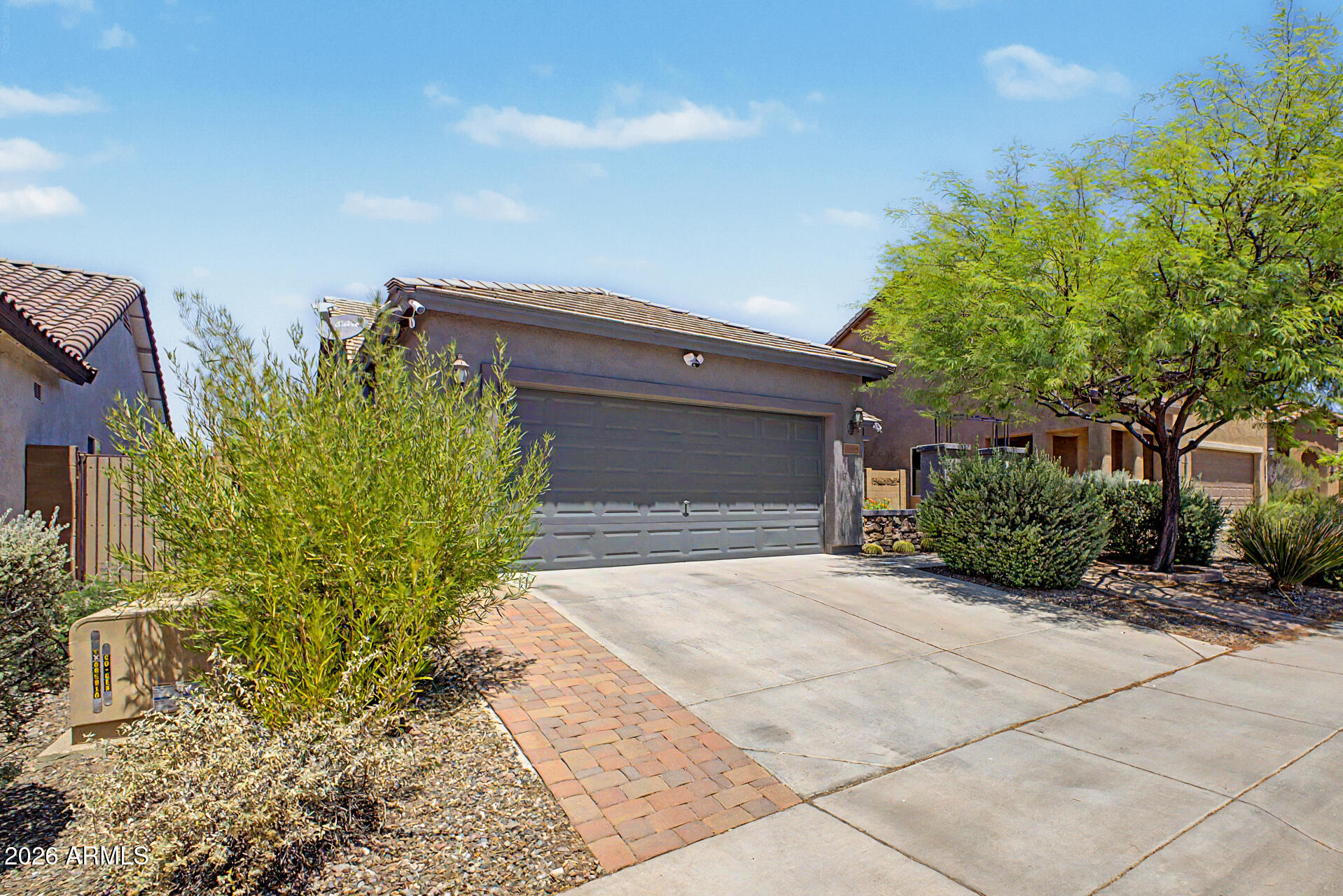 1652 W STRAIGHT ARROW Lane