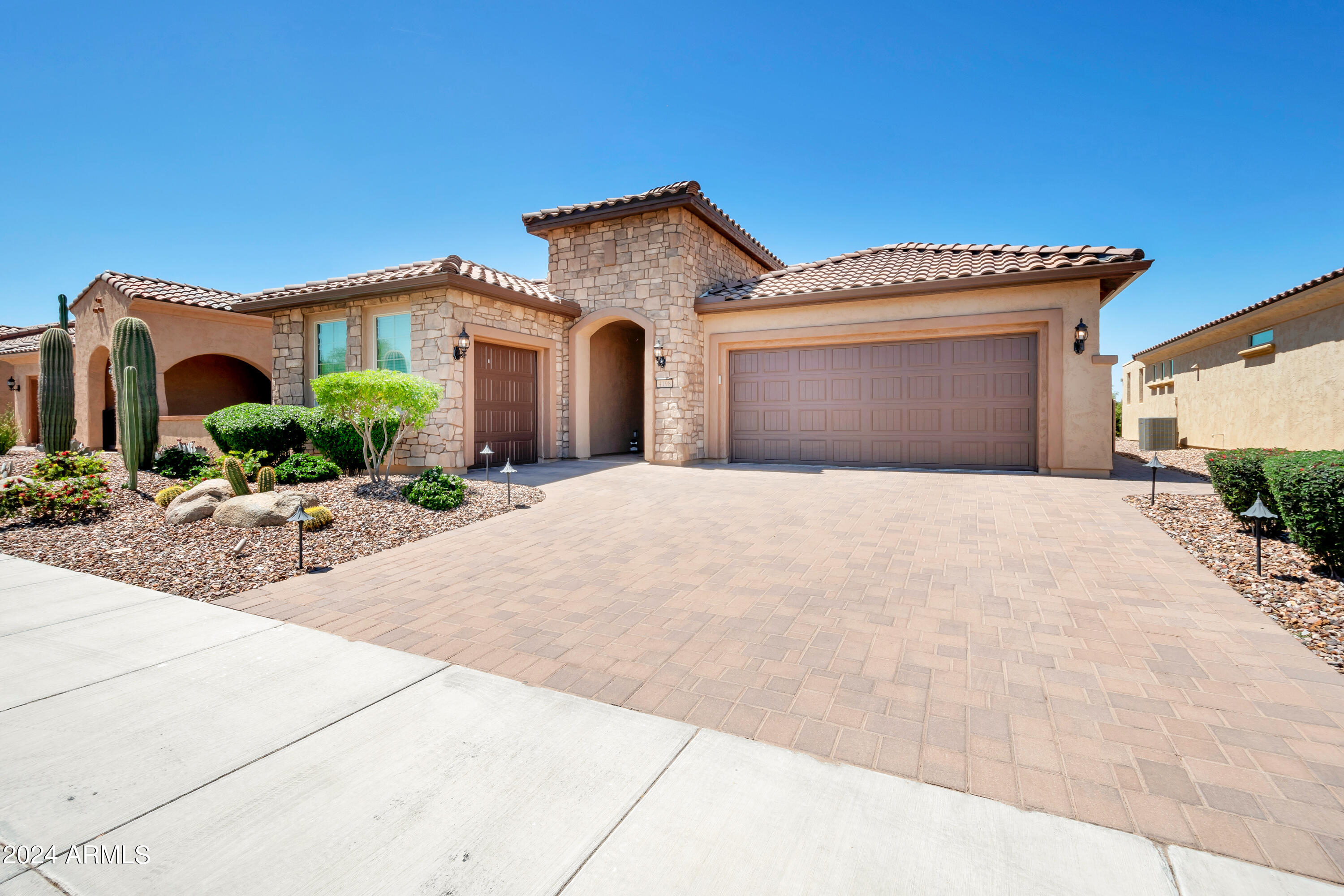 4198 N SPYGLASS Drive