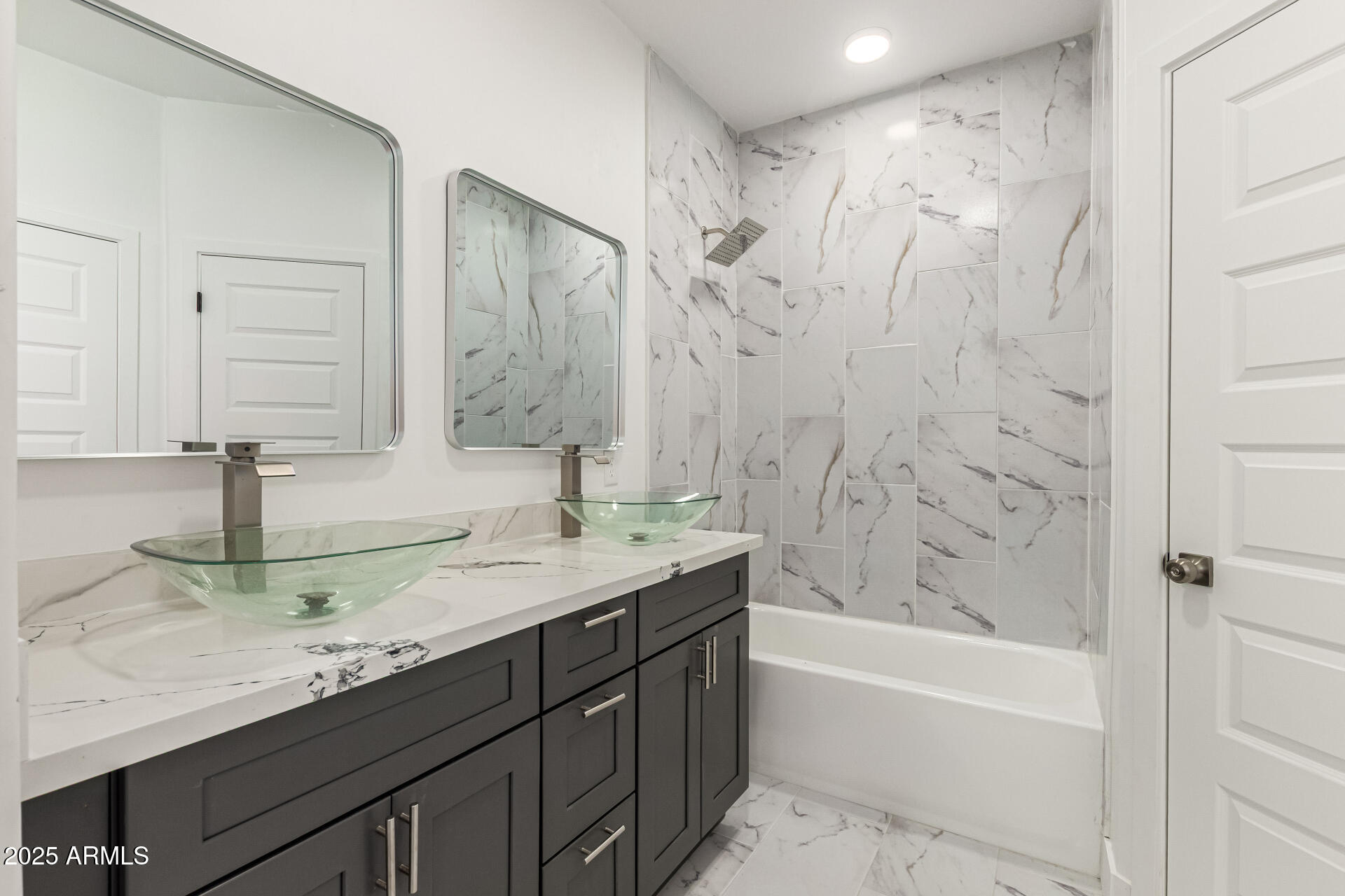 3210 W VAQUERO Drive